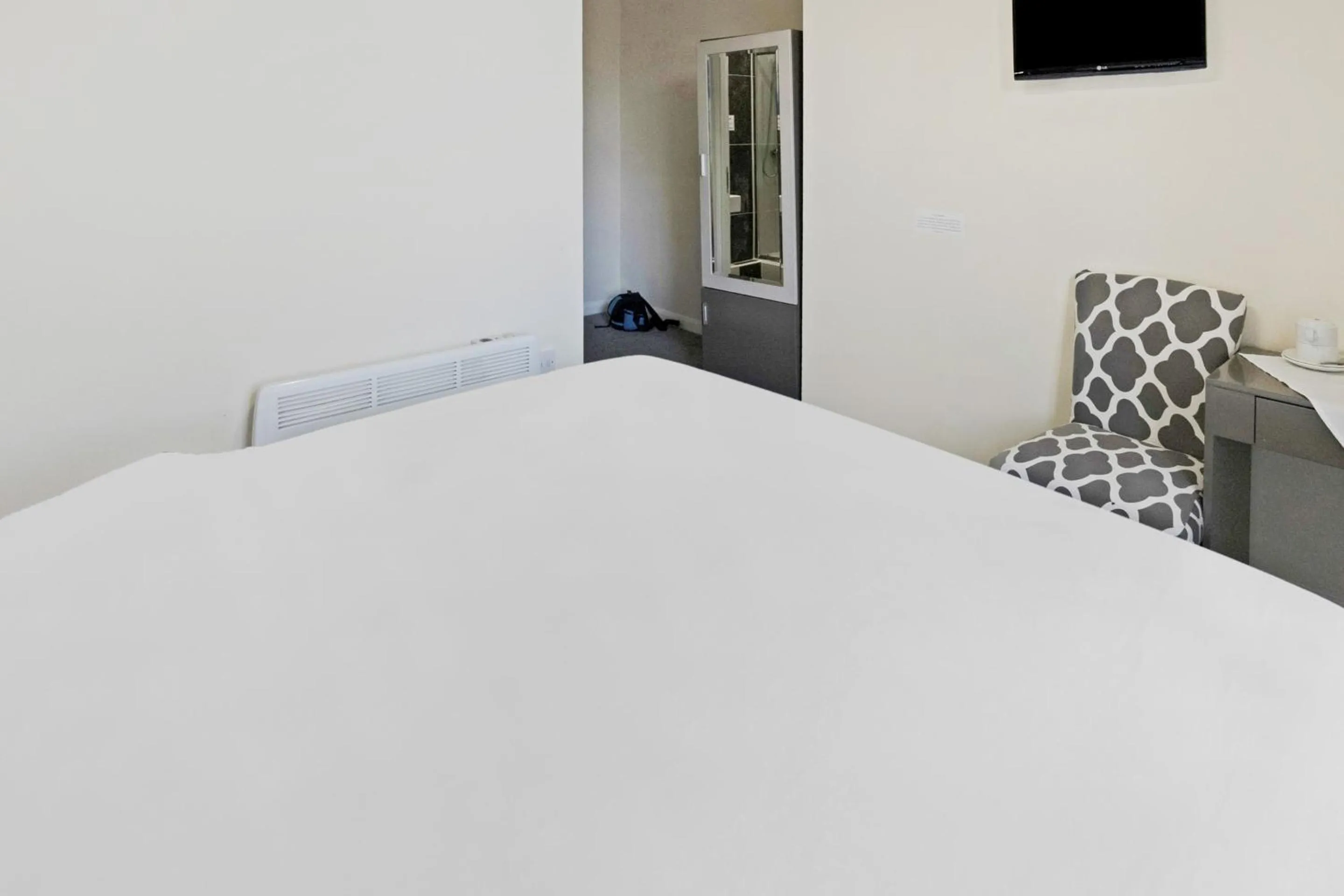 Bedroom, Bed in OYO The Baltimore Hotel