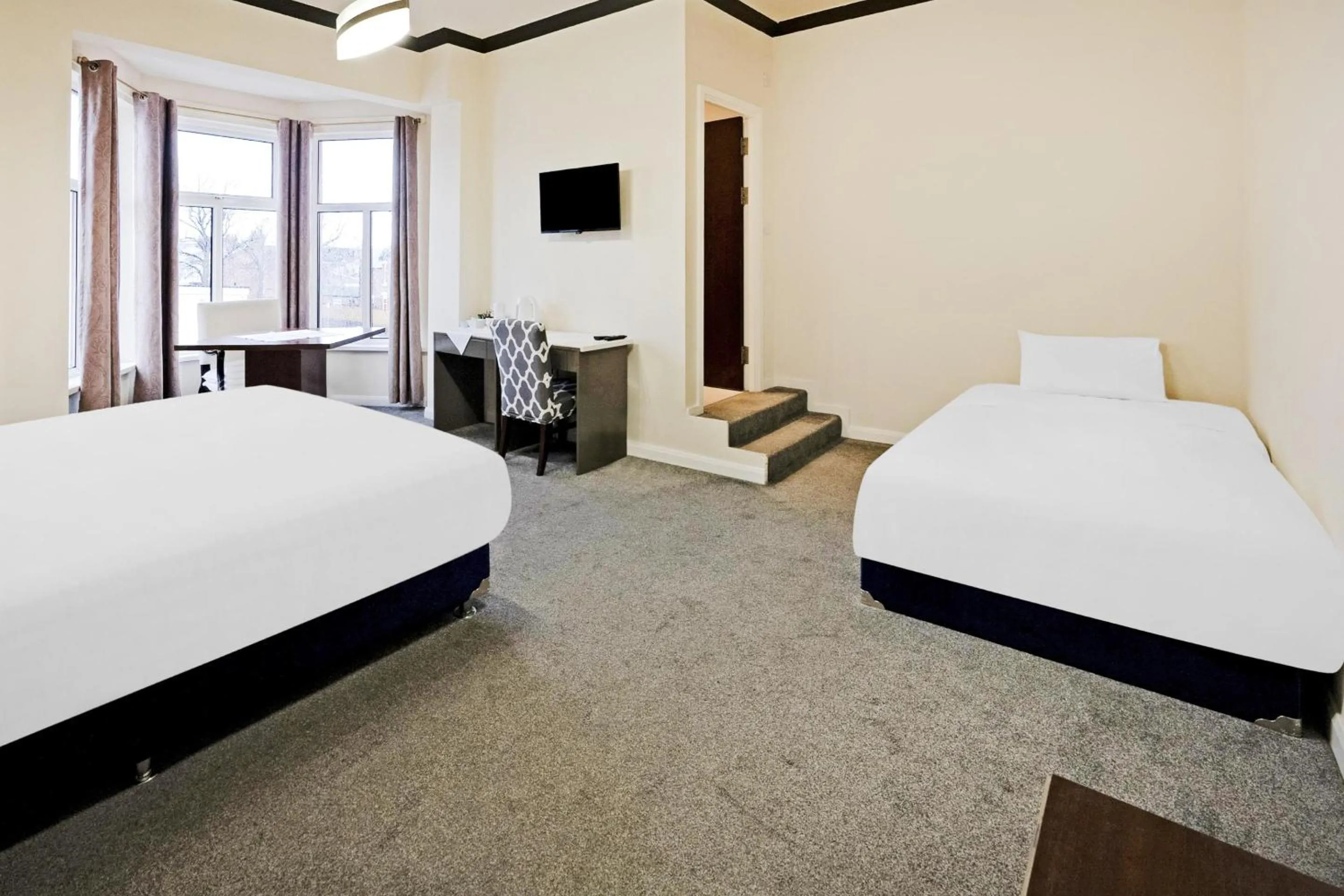 Bedroom, Bed in OYO The Baltimore Hotel