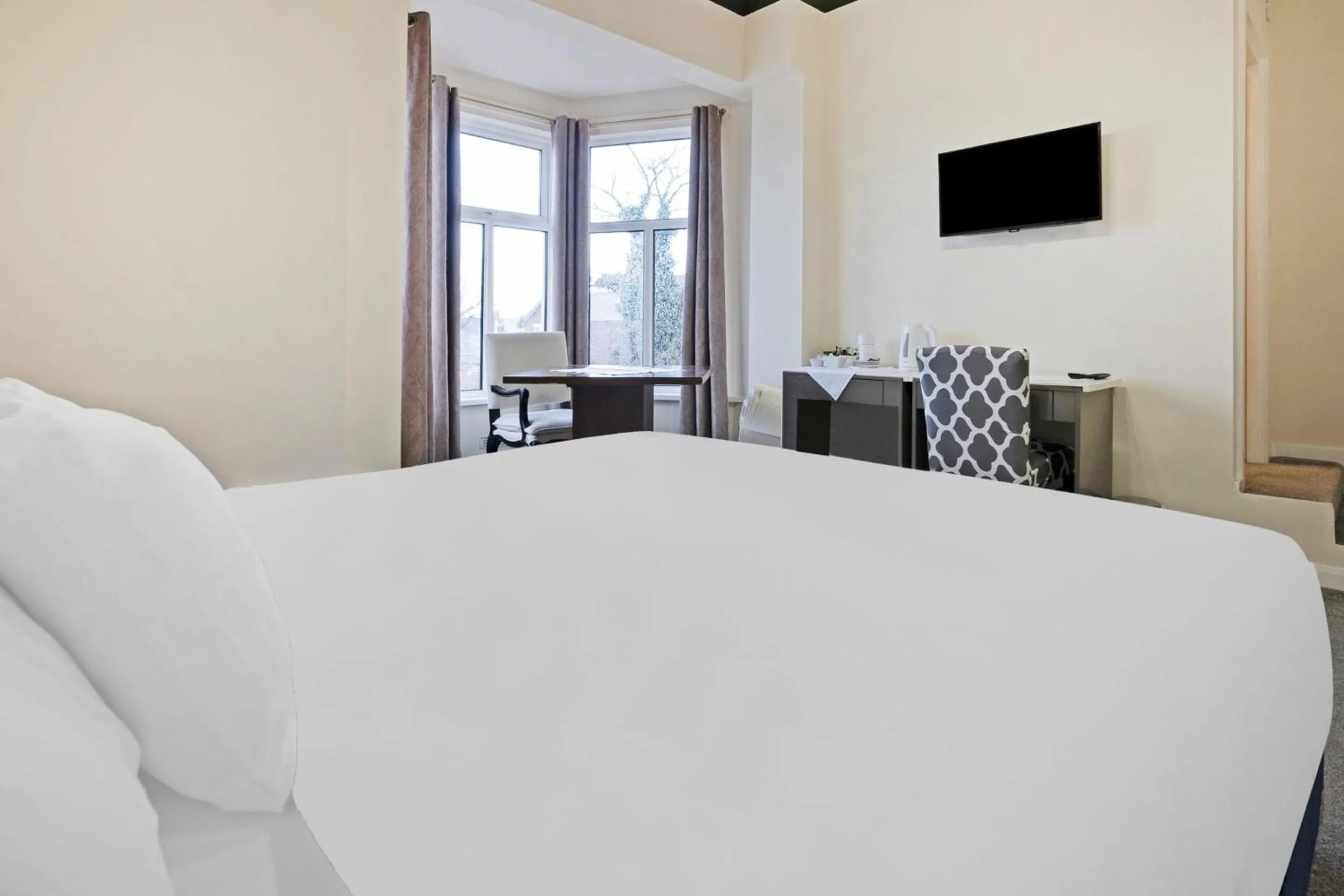 Bedroom, Bed in OYO The Baltimore Hotel