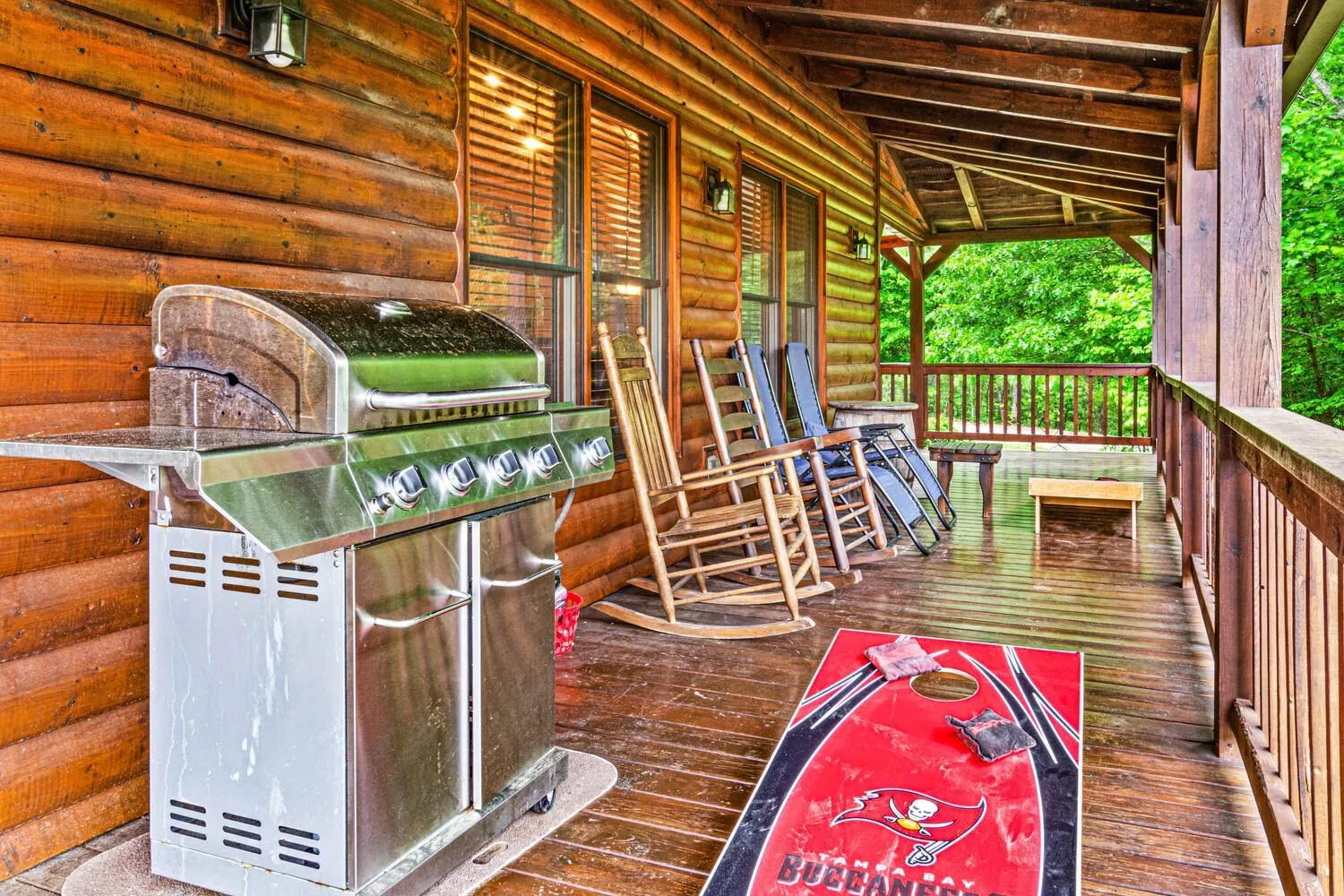 BBQ facilities in Incredible Views! - Pet Friendly - Aska Adventure Area - Bearfoot Bungalow