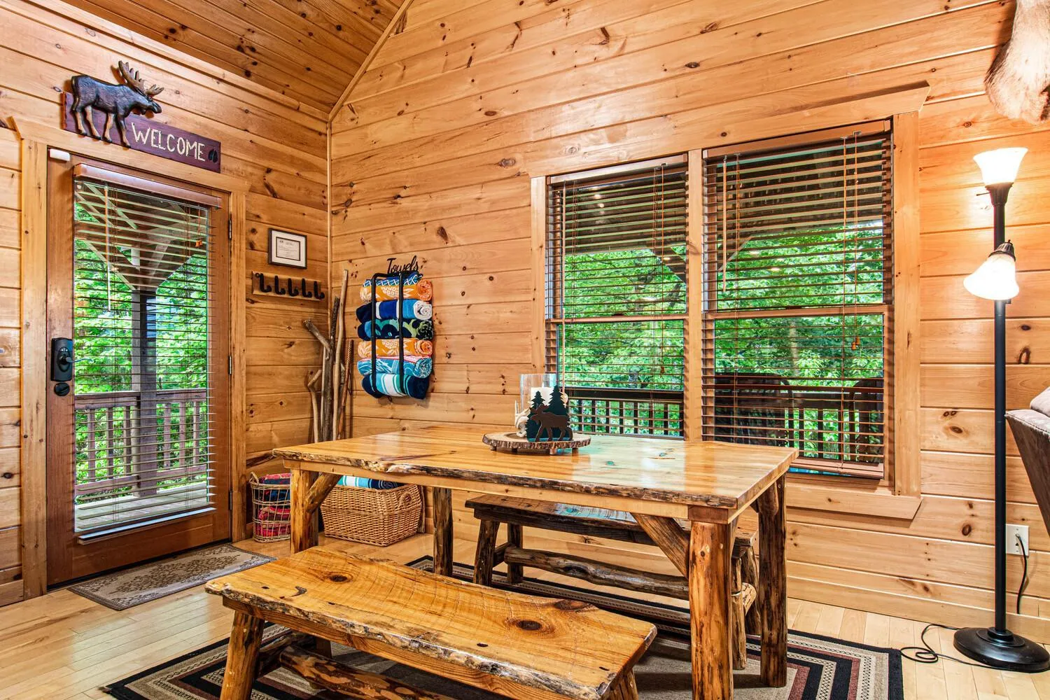 Dining area in Incredible Views! - Pet Friendly - Aska Adventure Area - Bearfoot Bungalow