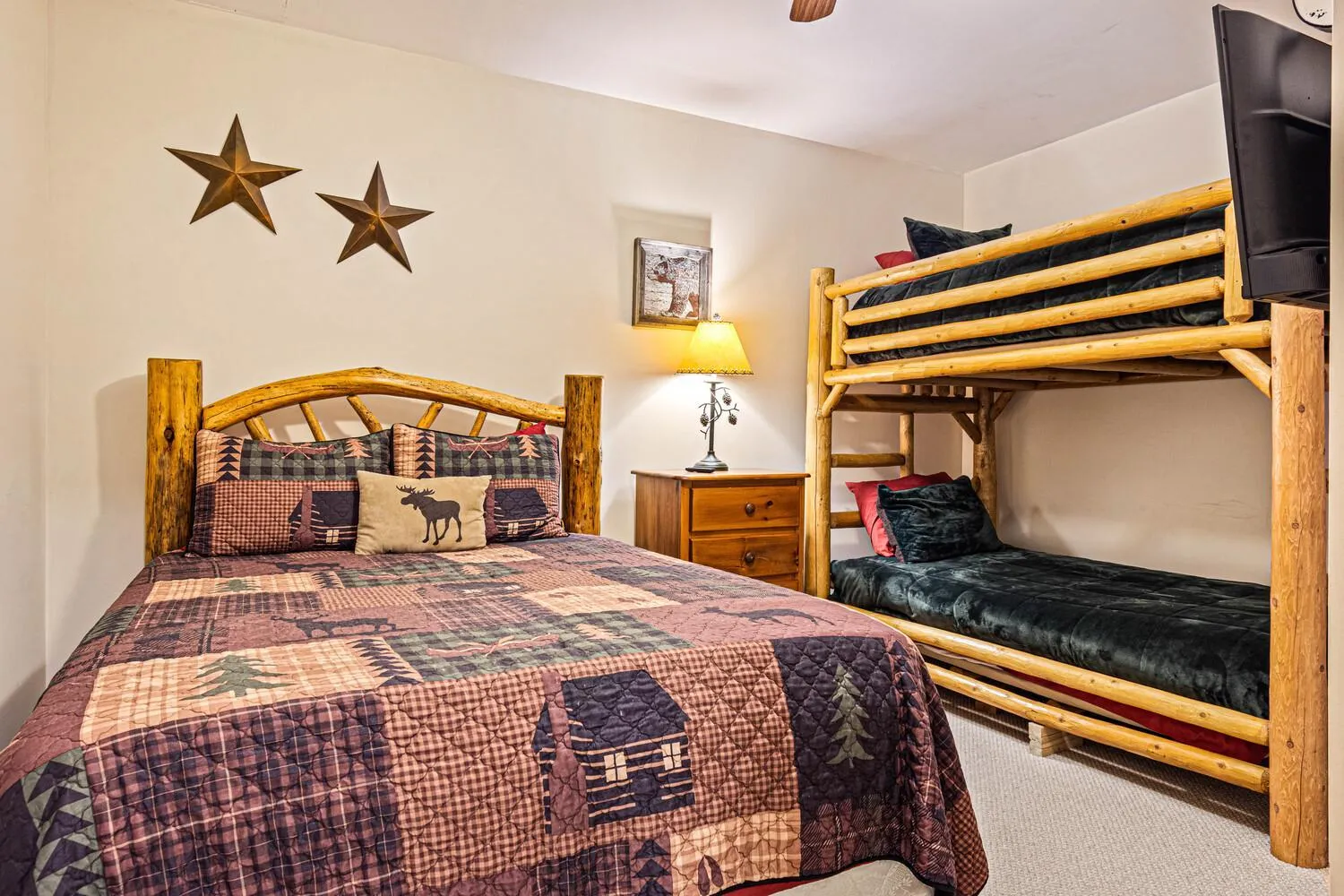 Bedroom, Bed in Incredible Views! - Pet Friendly - Aska Adventure Area - Bearfoot Bungalow