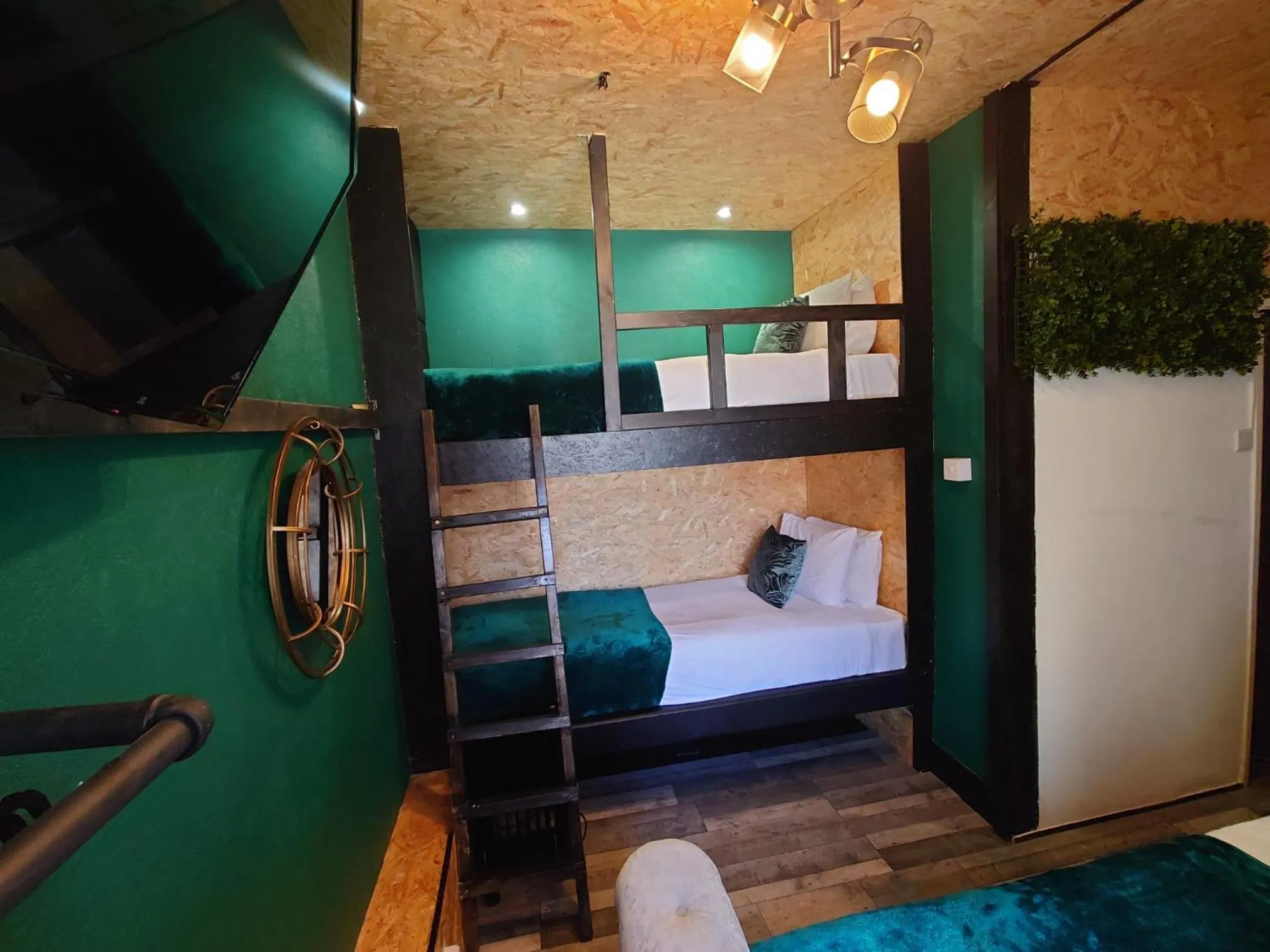 Bed in Harriette's Guest House