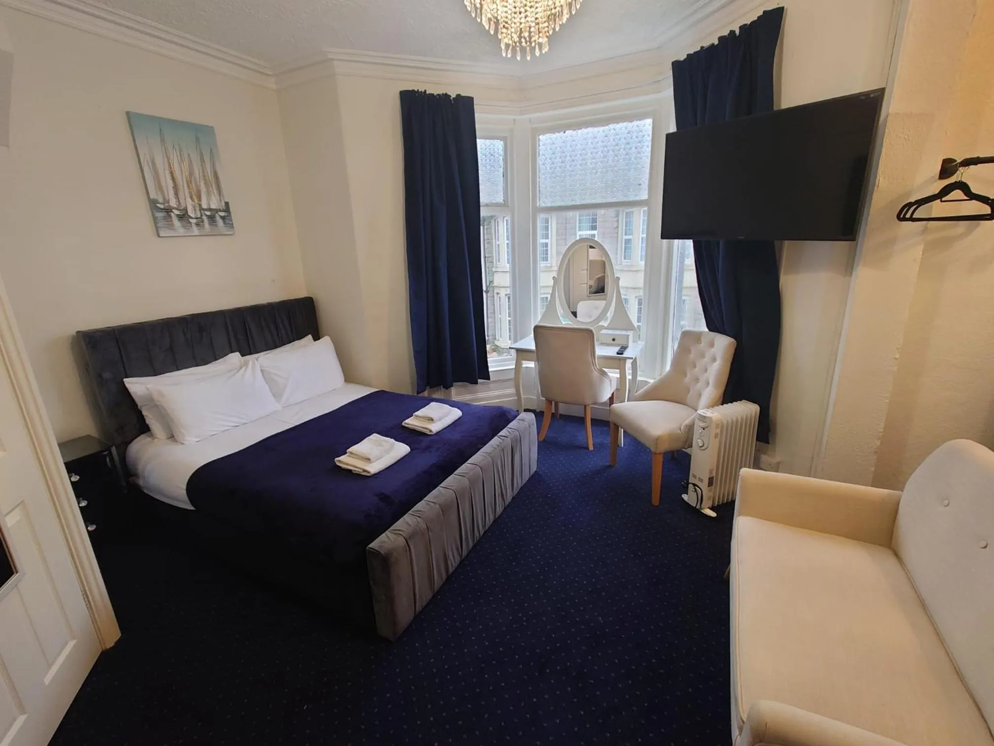 Bed in Harriette's Guest House