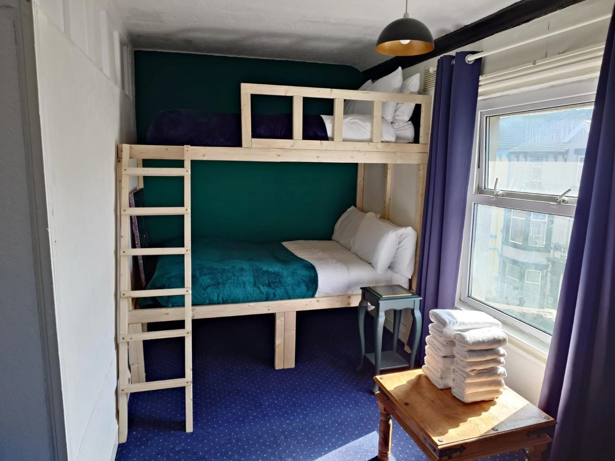 Bed in Harriette's Guest House