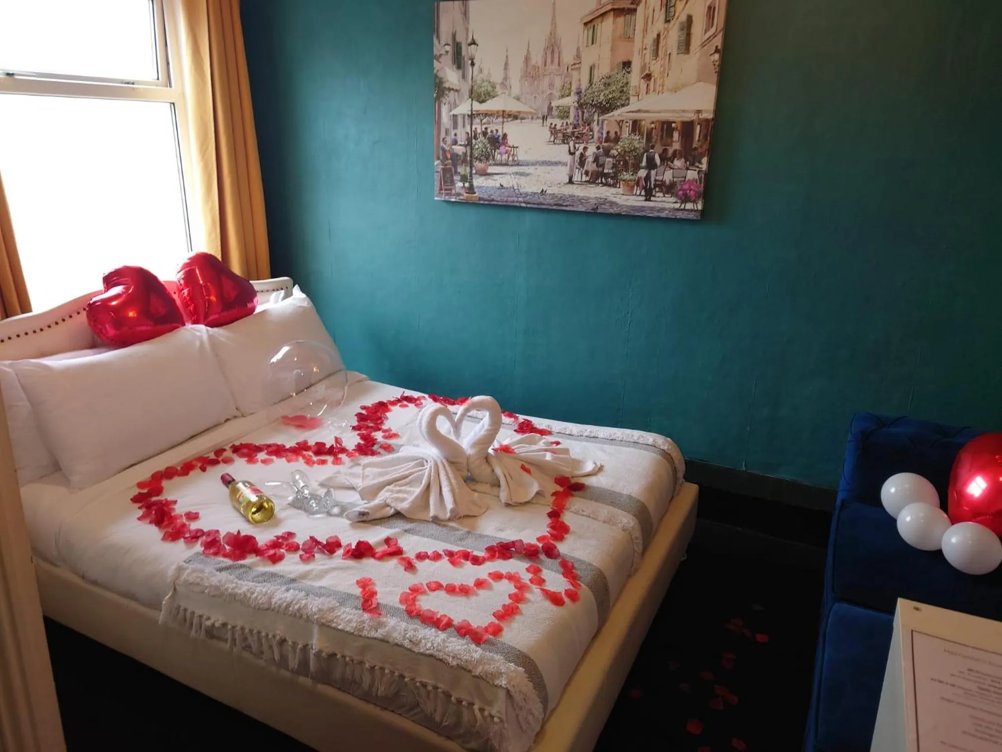 Bed in Harriette's Guest House