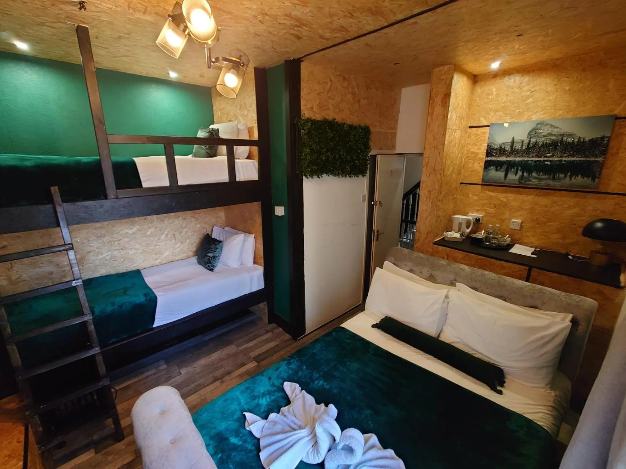 Bed in Harriette's Guest House