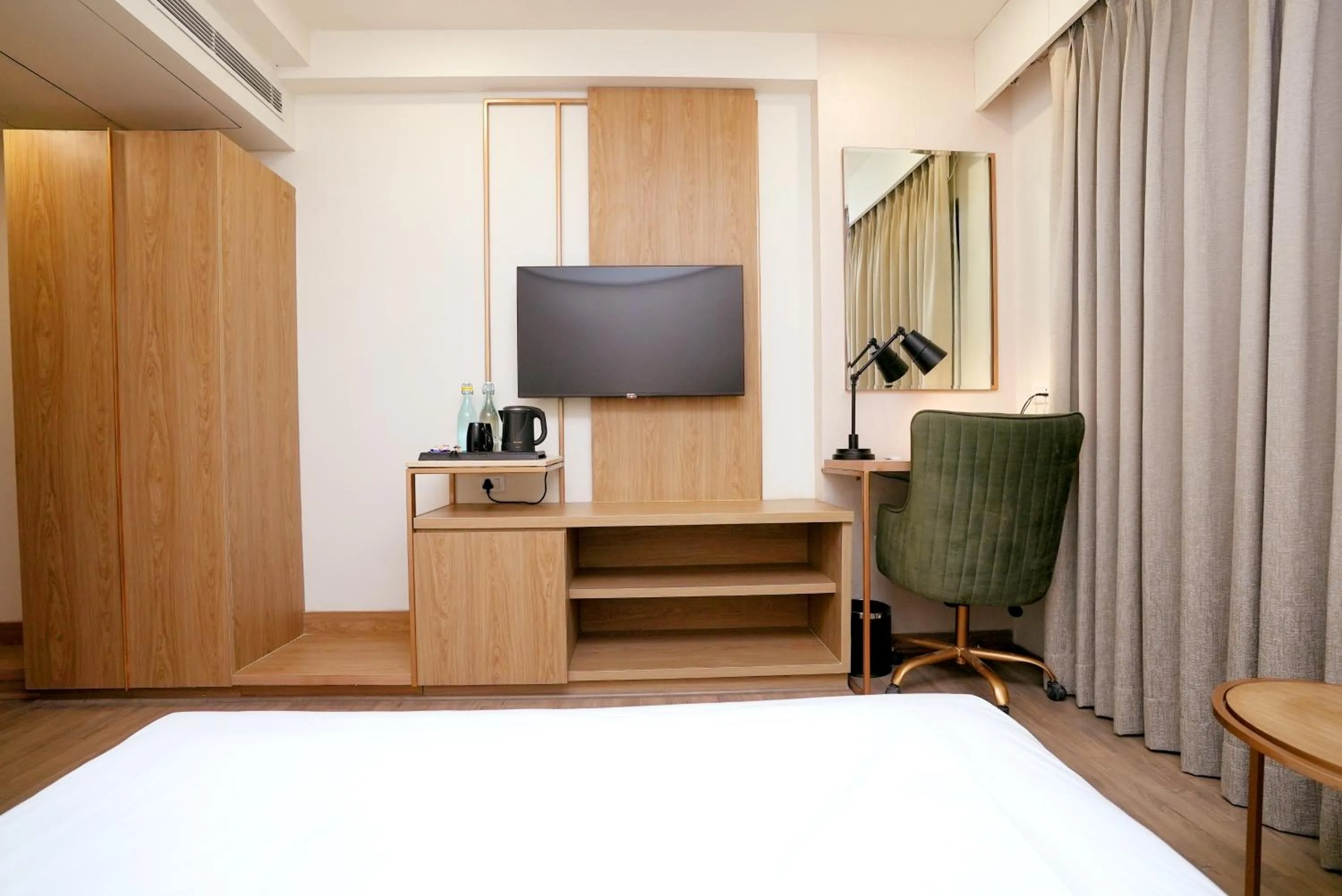 TV and multimedia, Bed in Hotel Limon & Banquet Sector 29, Gurgaon