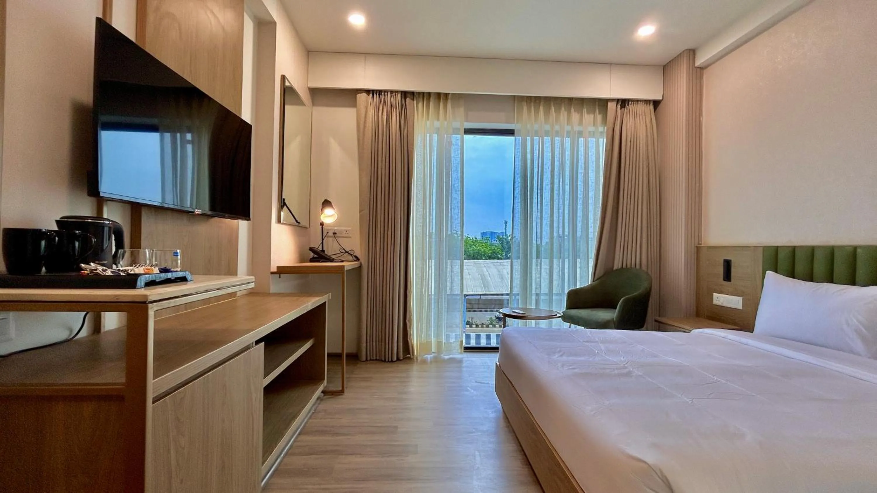 Bedroom, Bed in Hotel Limon & Banquet Sector 29, Gurgaon