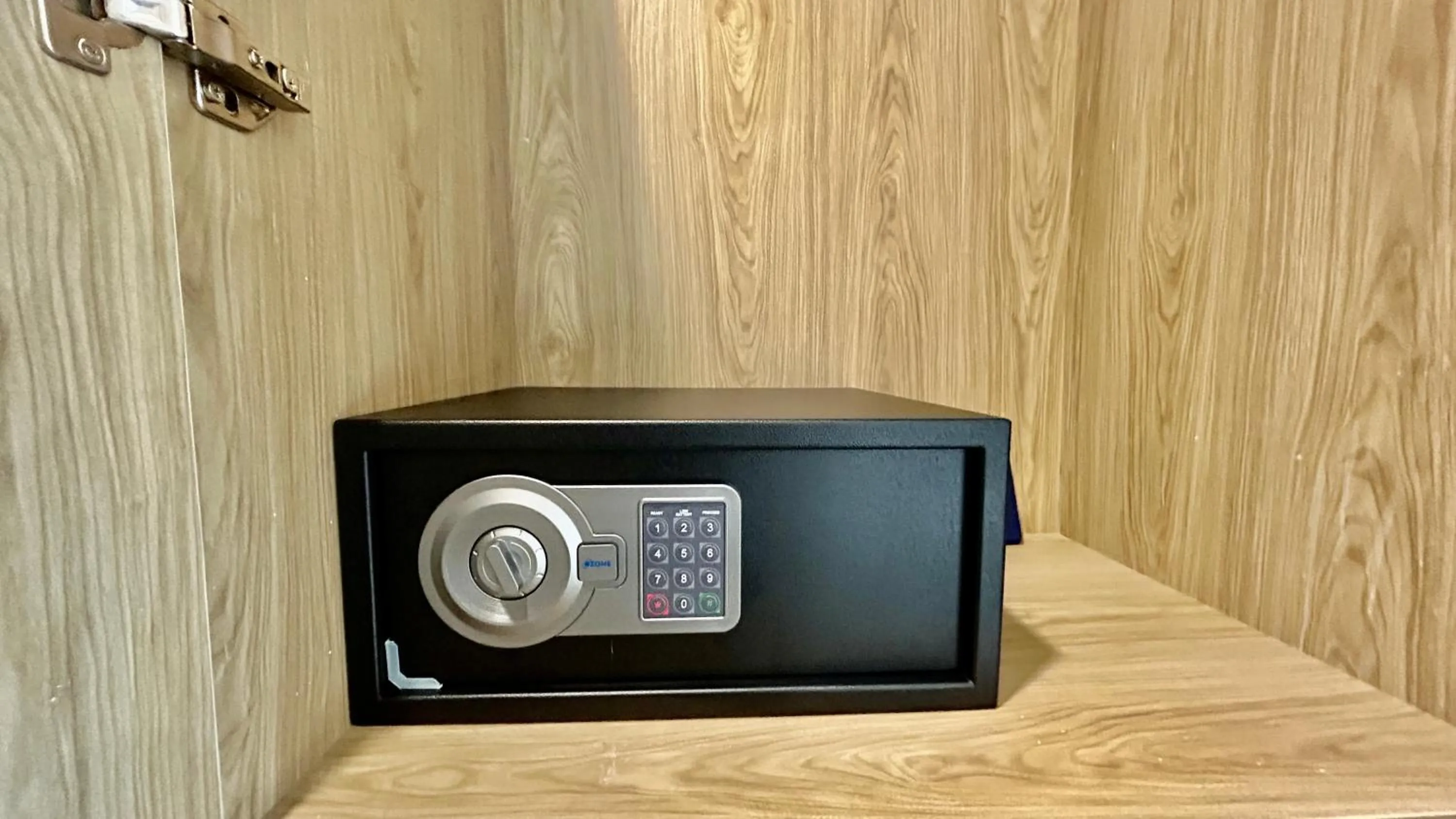 microwave in Hotel Limon & Banquet Sector 29, Gurgaon