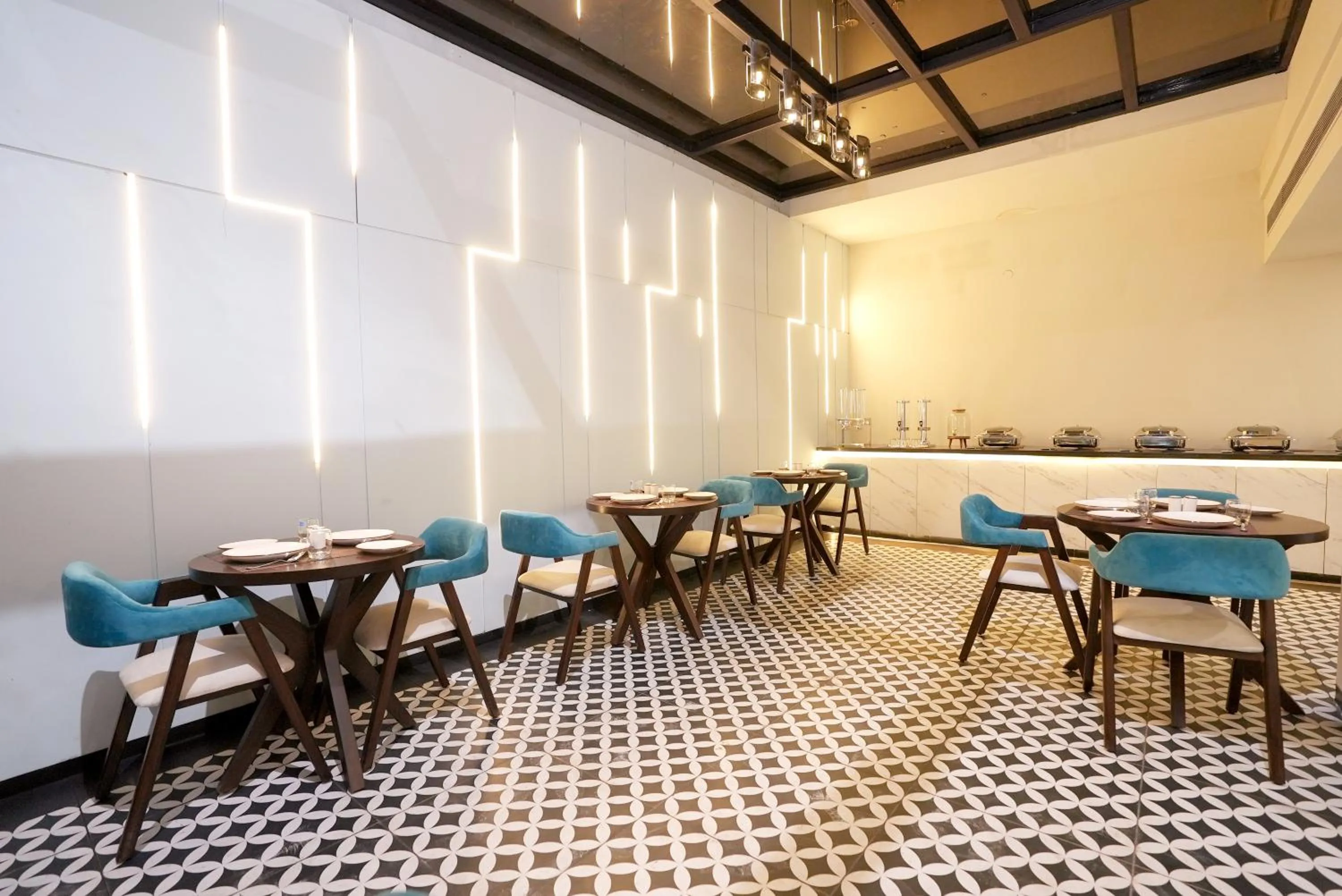 Restaurant/places to eat in Hotel Limon & Banquet Sector 29, Gurgaon