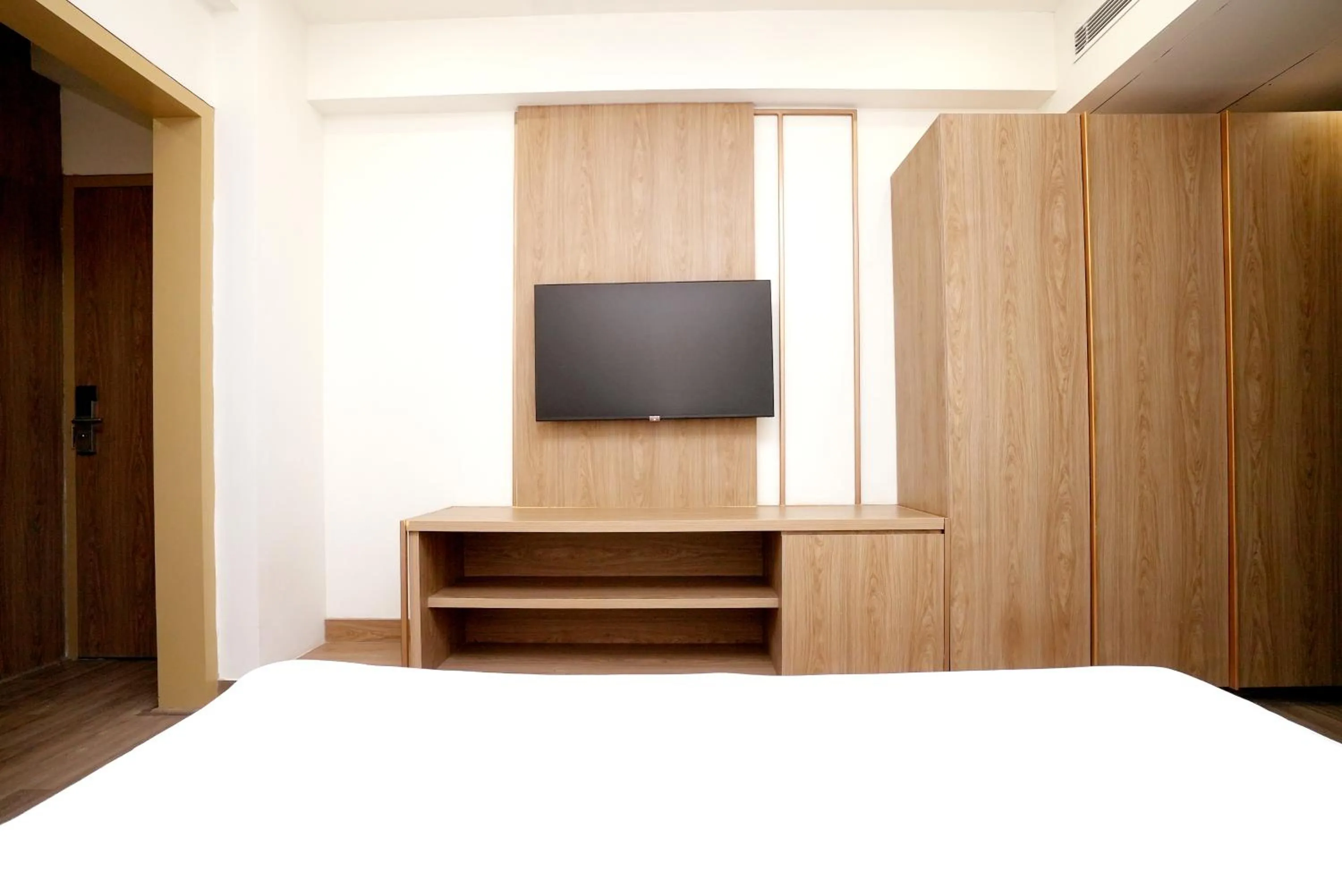 Bed in Hotel Limon & Banquet Sector 29, Gurgaon