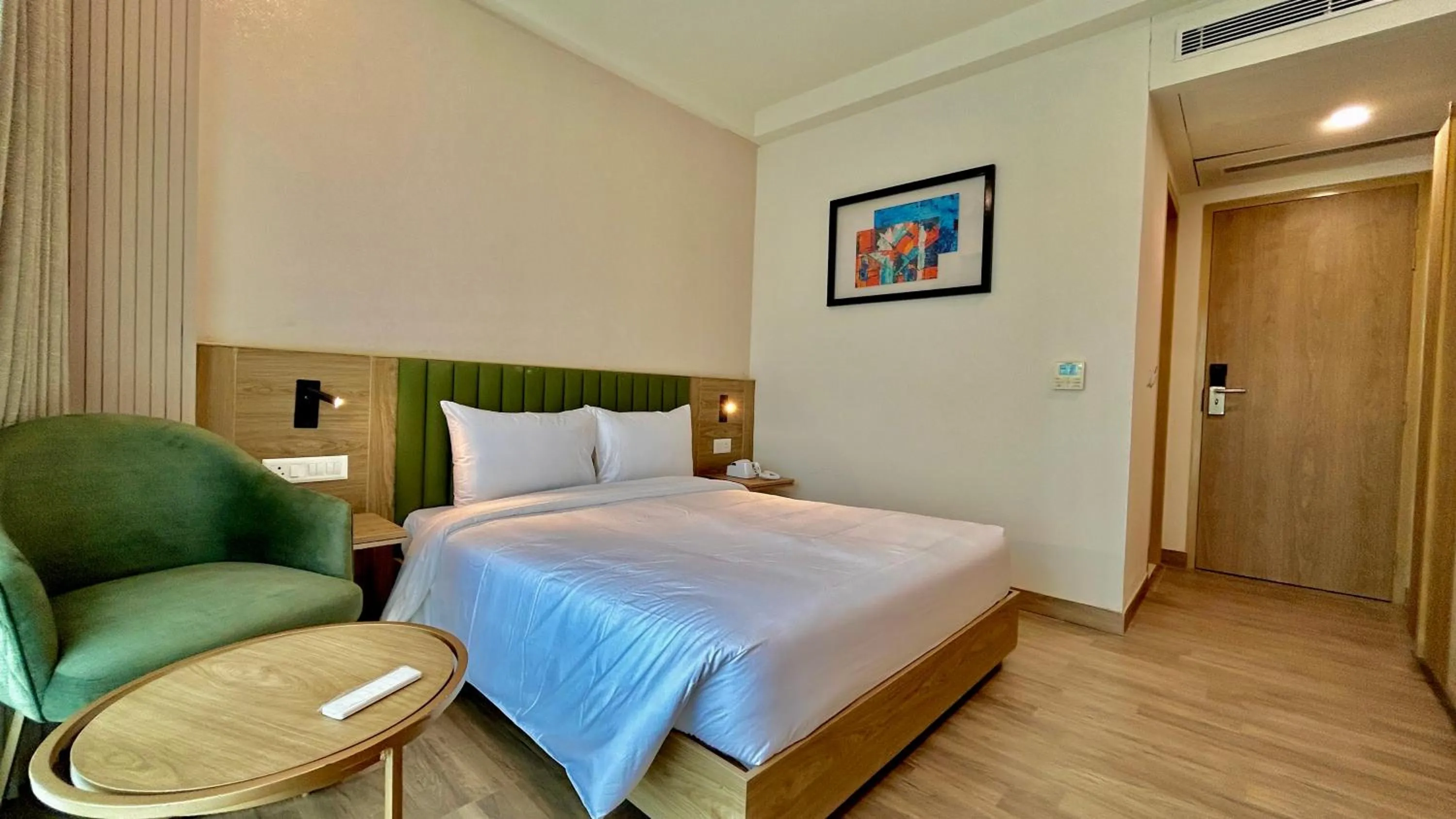 Photo of the whole room, Bed in Hotel Limon & Banquet Sector 29, Gurgaon