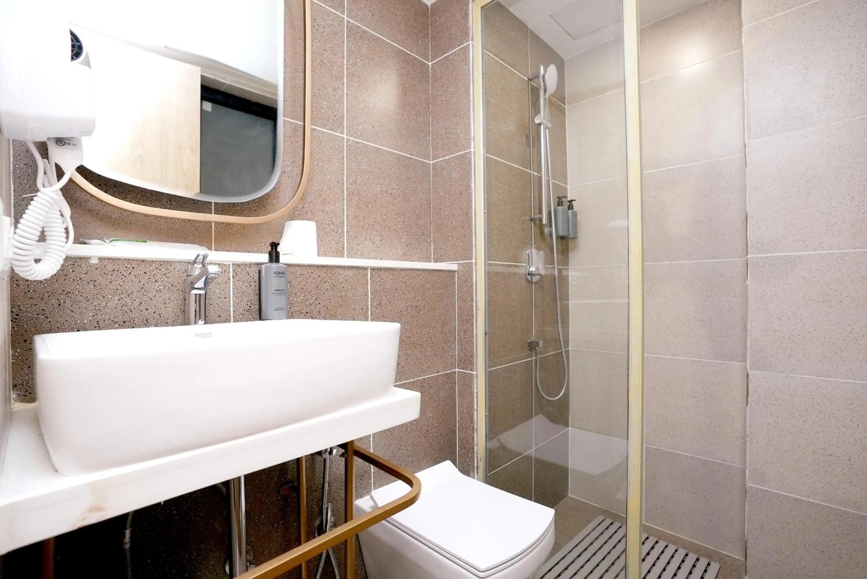 Shower in Hotel Limon & Banquet Sector 29, Gurgaon