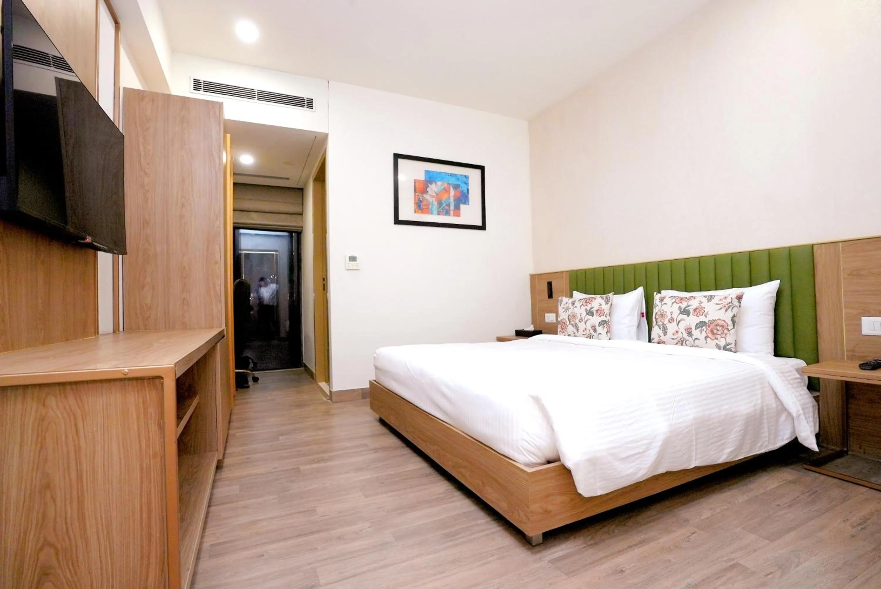 Bedroom, Bed in Hotel Limon & Banquet Sector 29, Gurgaon