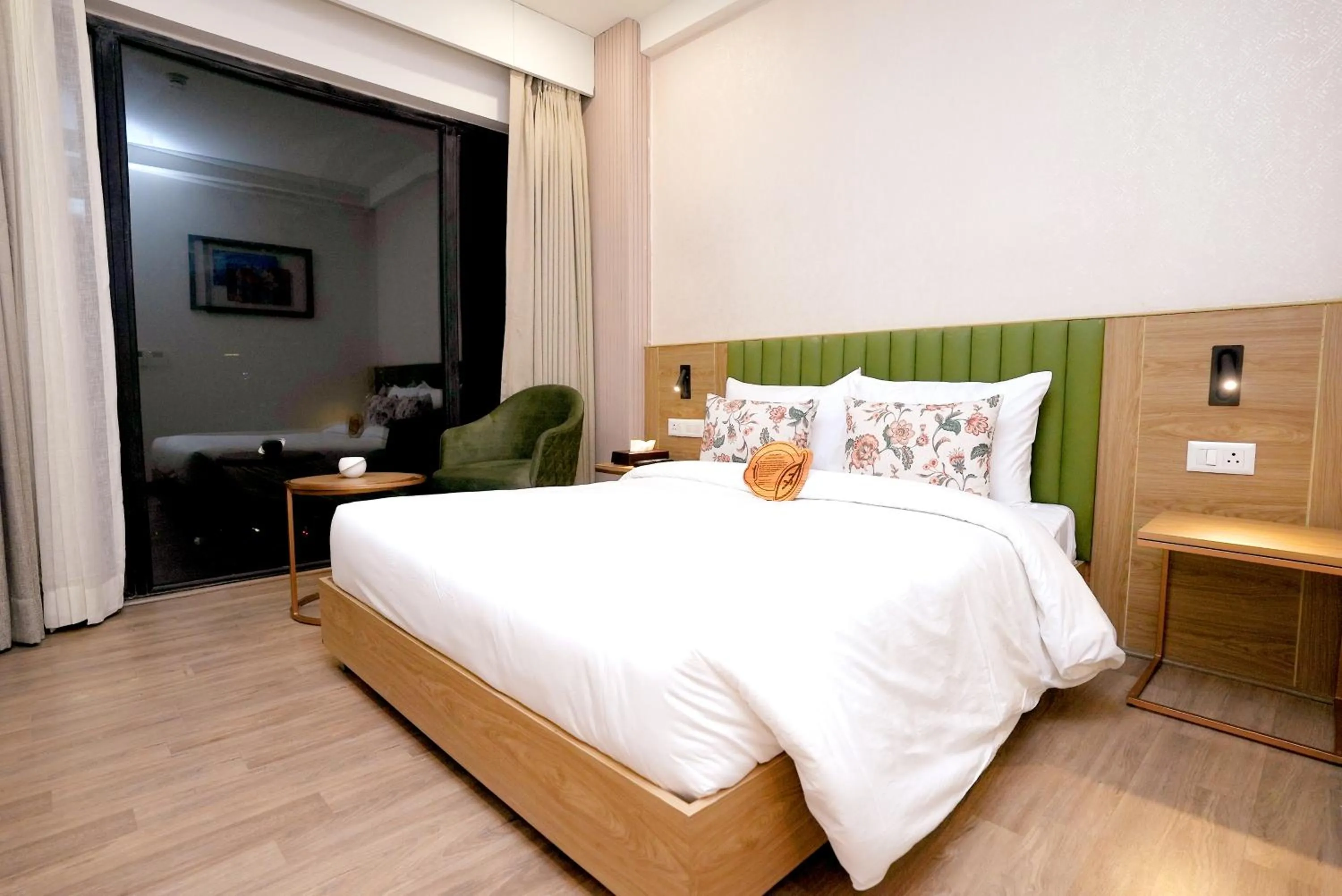 Balcony/Terrace, Bed in Hotel Limon & Banquet Sector 29, Gurgaon