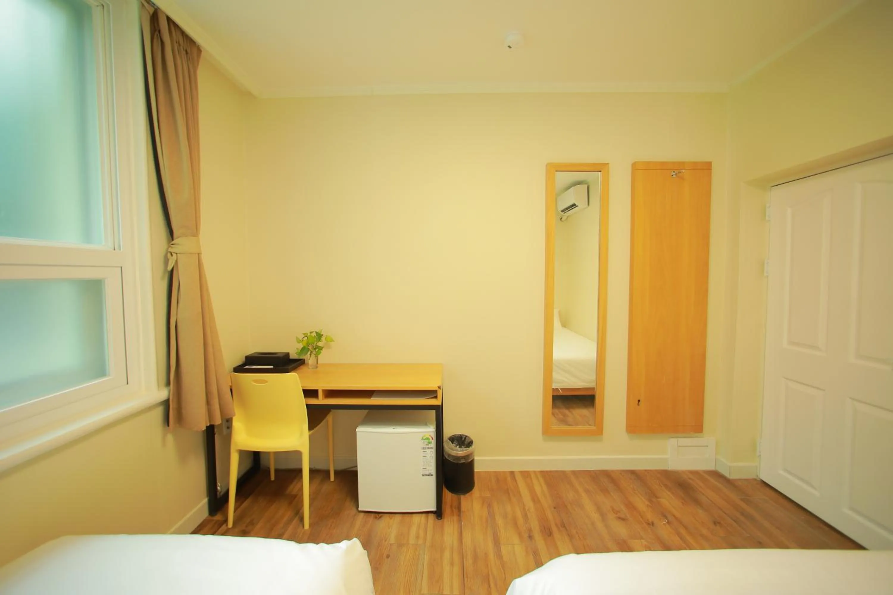 hair dresser, Bed in Slow Vibe Myeongdong