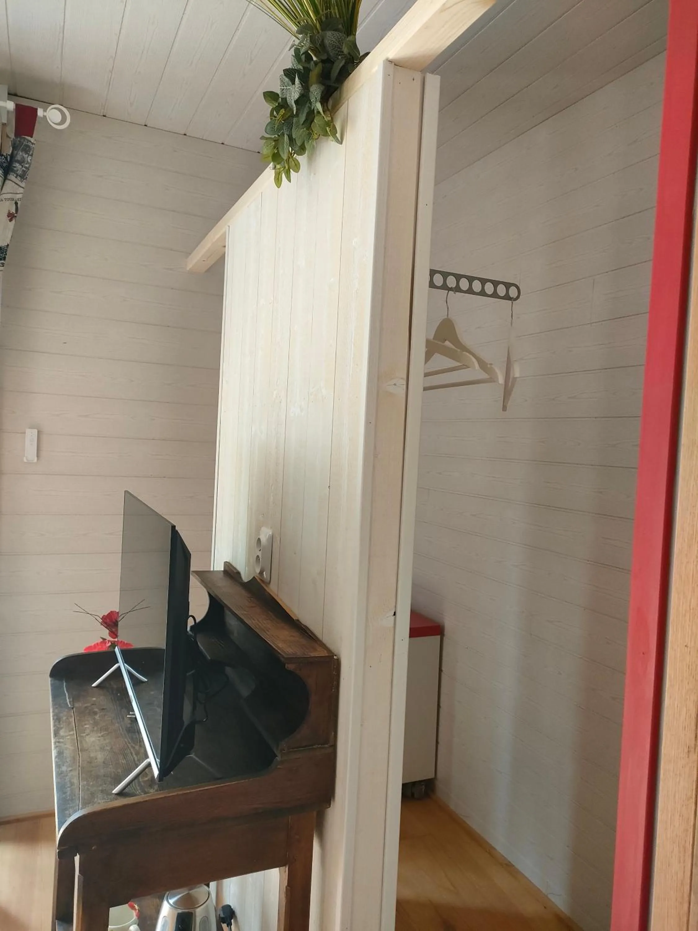 TV and multimedia, TV/Entertainment Center in OFILDLEAU