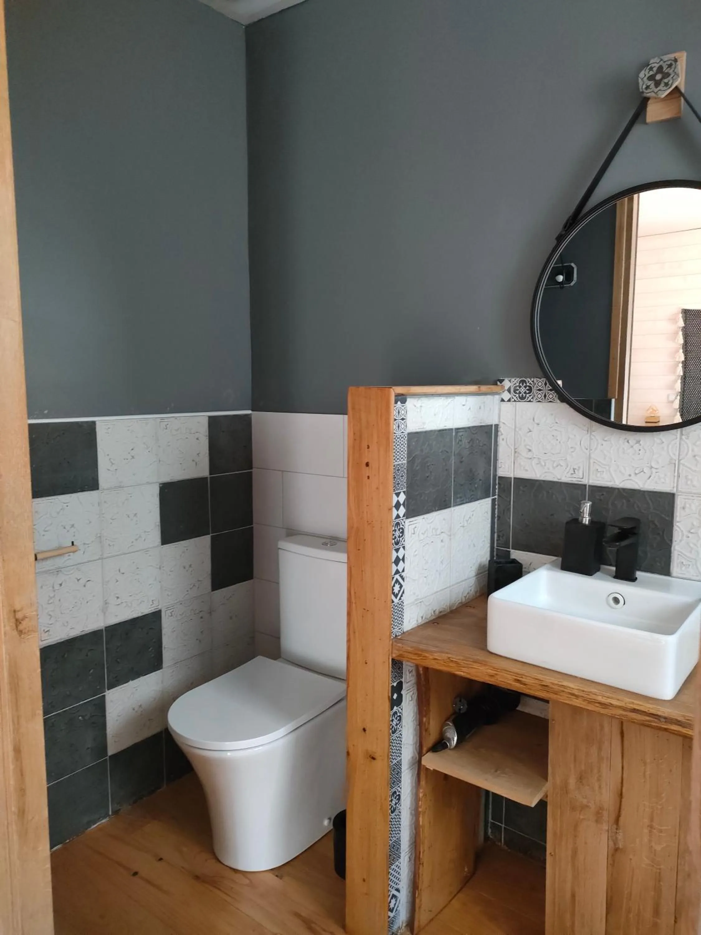 Bathroom in OFILDLEAU