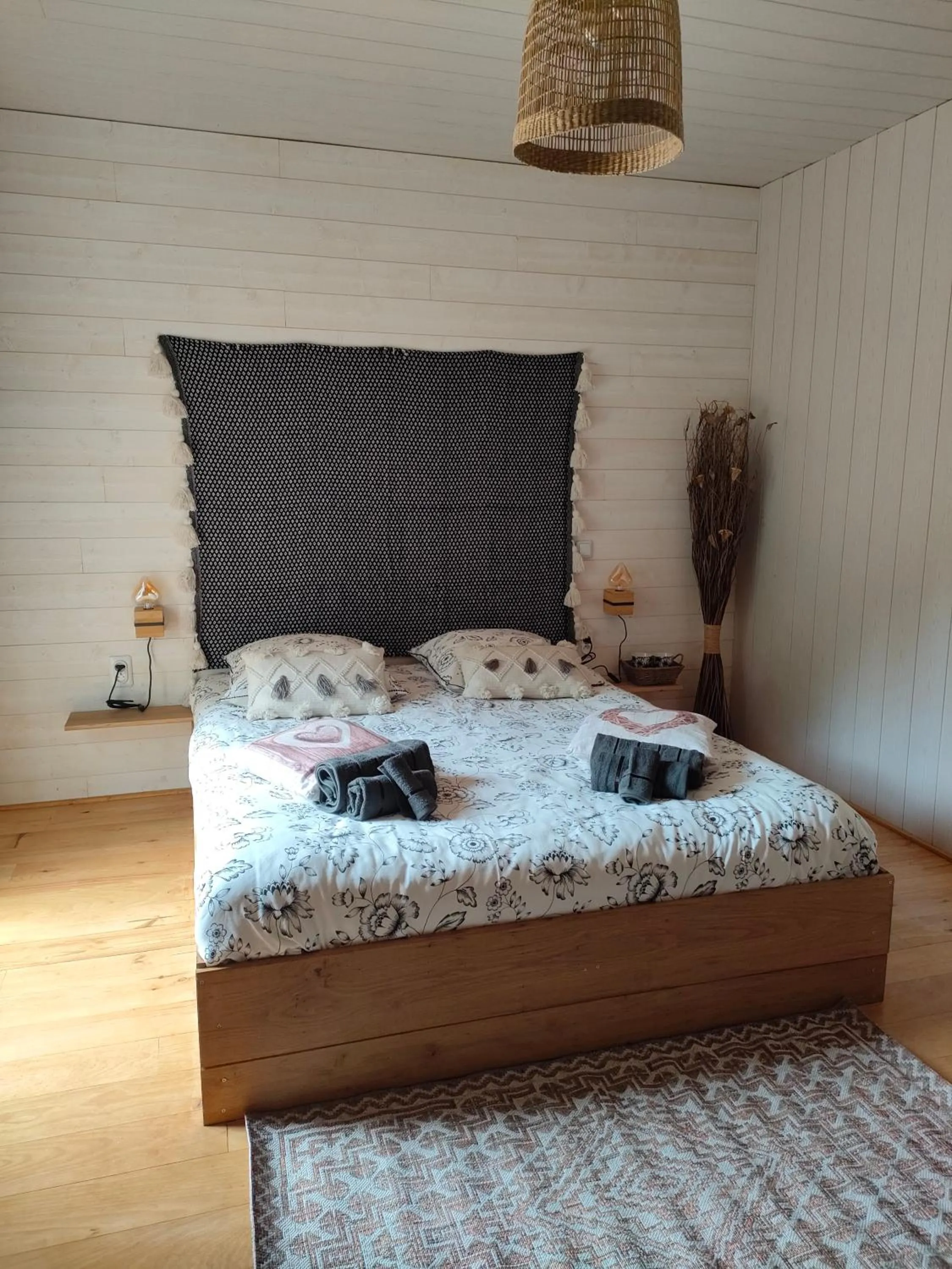 Bed in OFILDLEAU