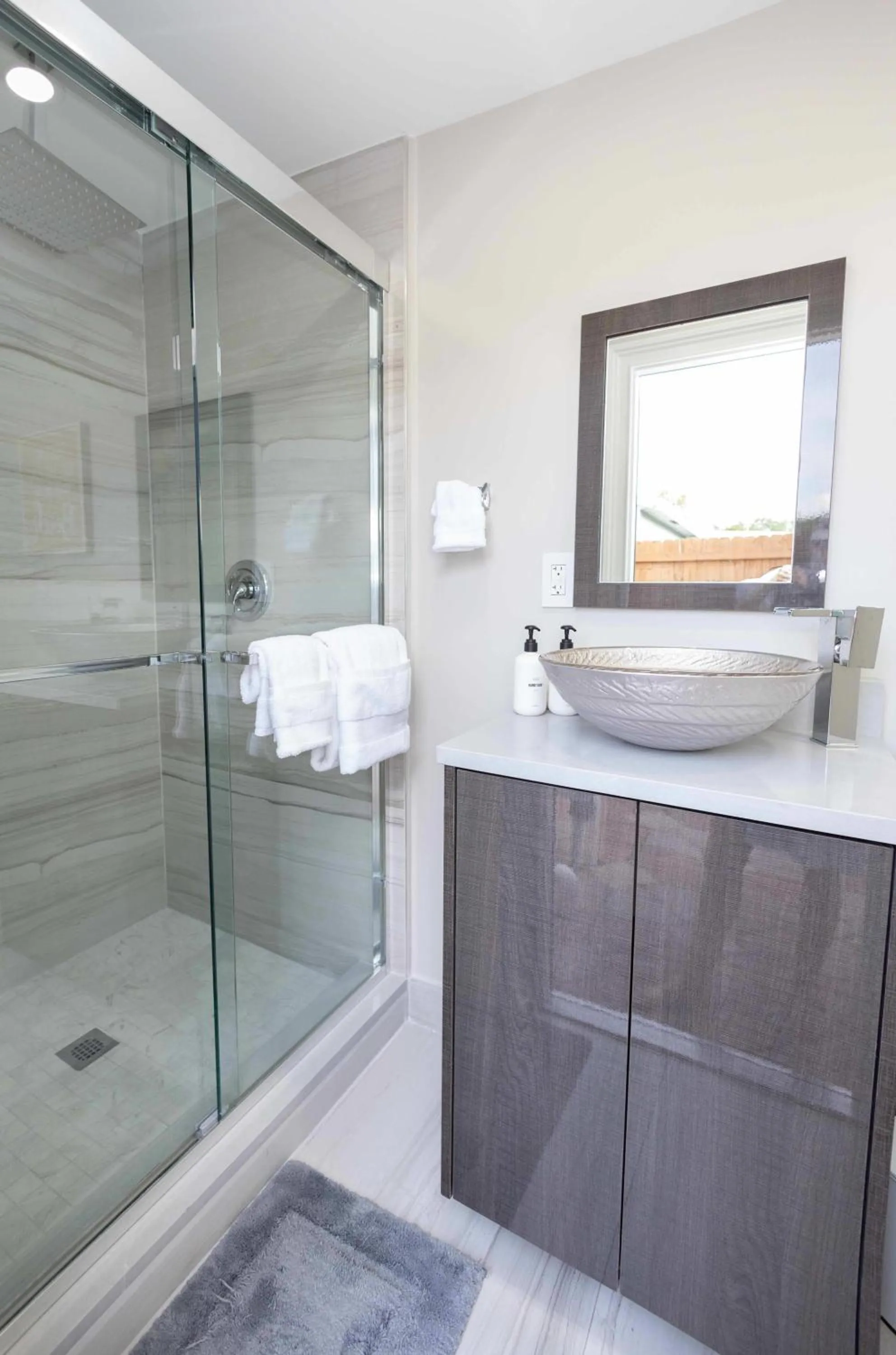 Fantasy Resort OMG PoolWaterfall outdoorKitchn Gym