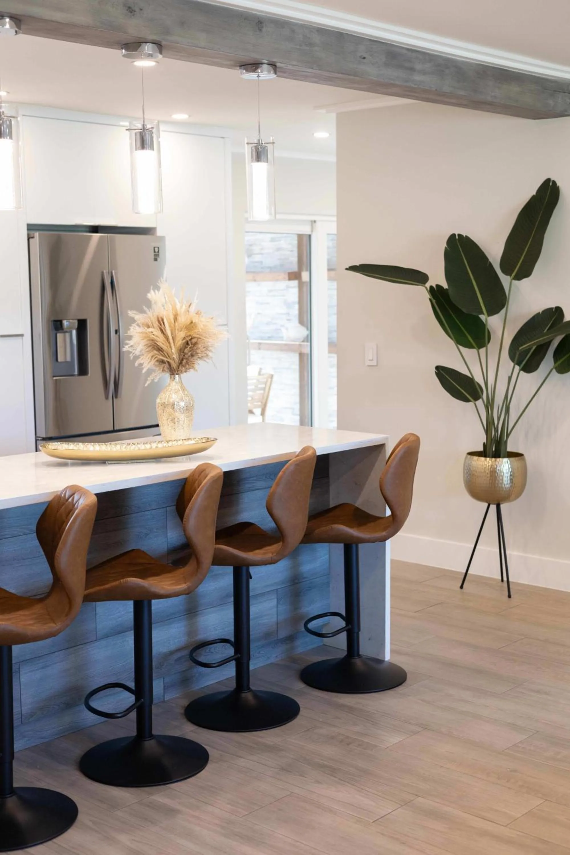 Fantasy Resort OMG PoolWaterfall outdoorKitchn Gym