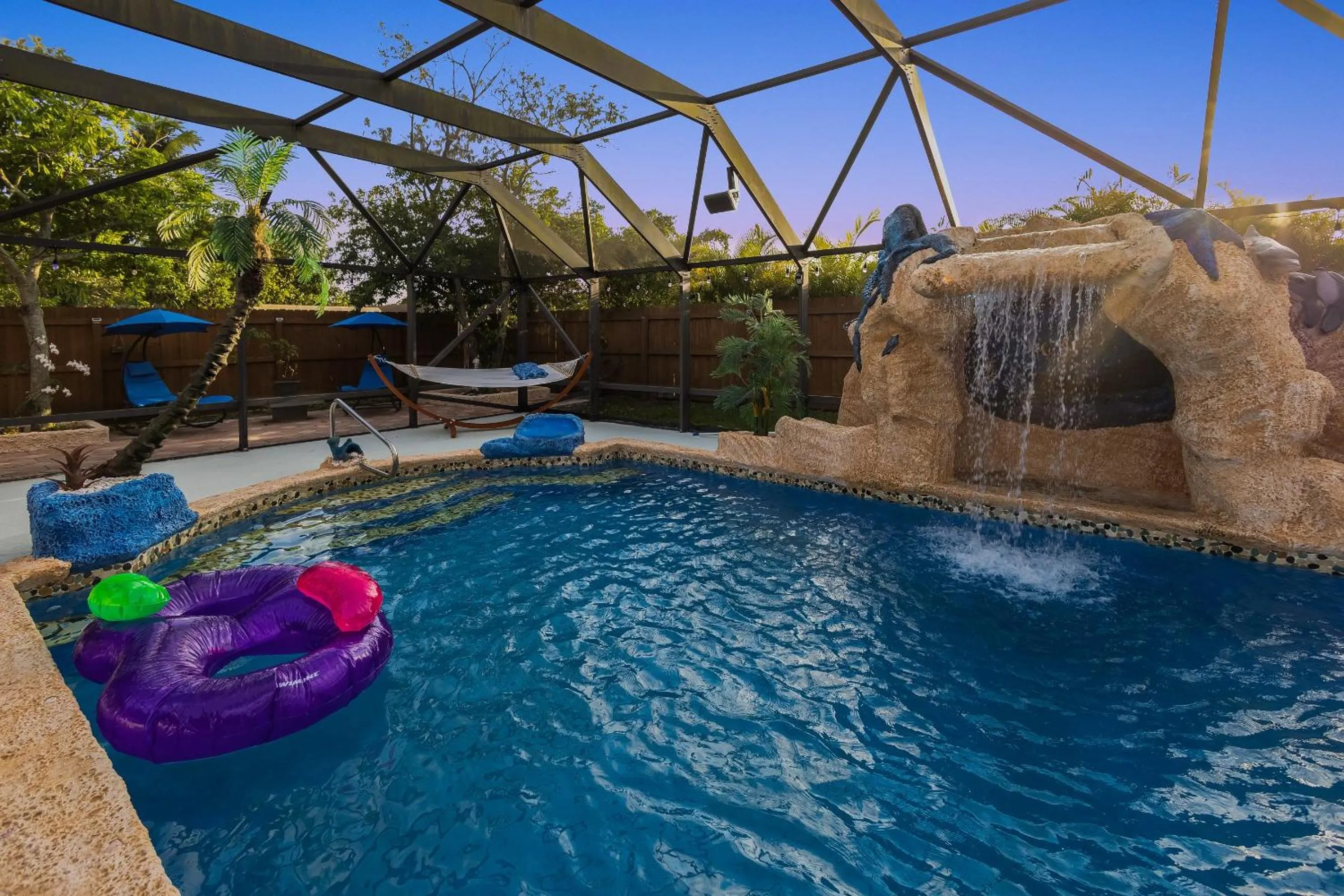 Fantasy Resort OMG PoolWaterfall outdoorKitchn Gym