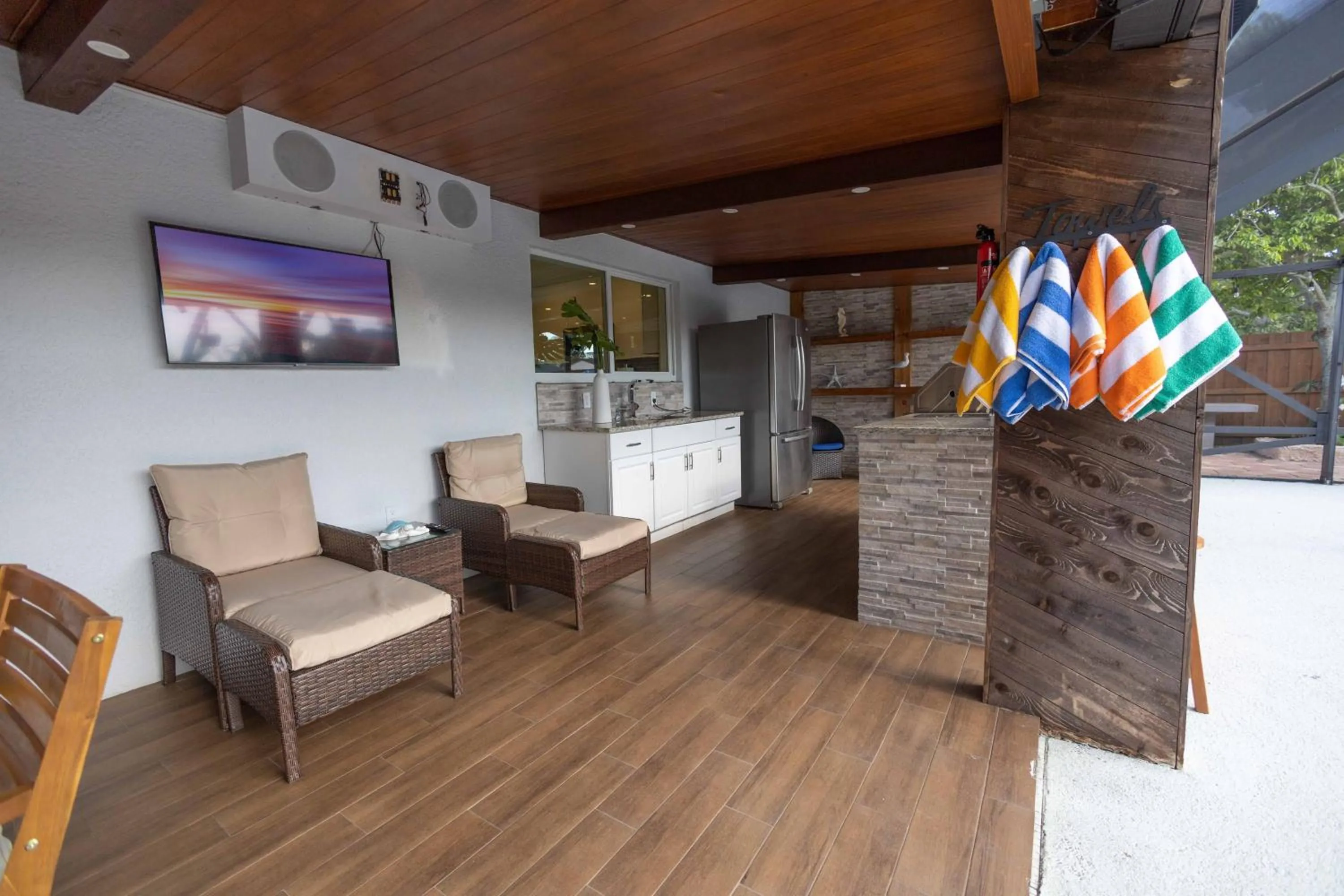 Fantasy Resort OMG PoolWaterfall outdoorKitchn Gym