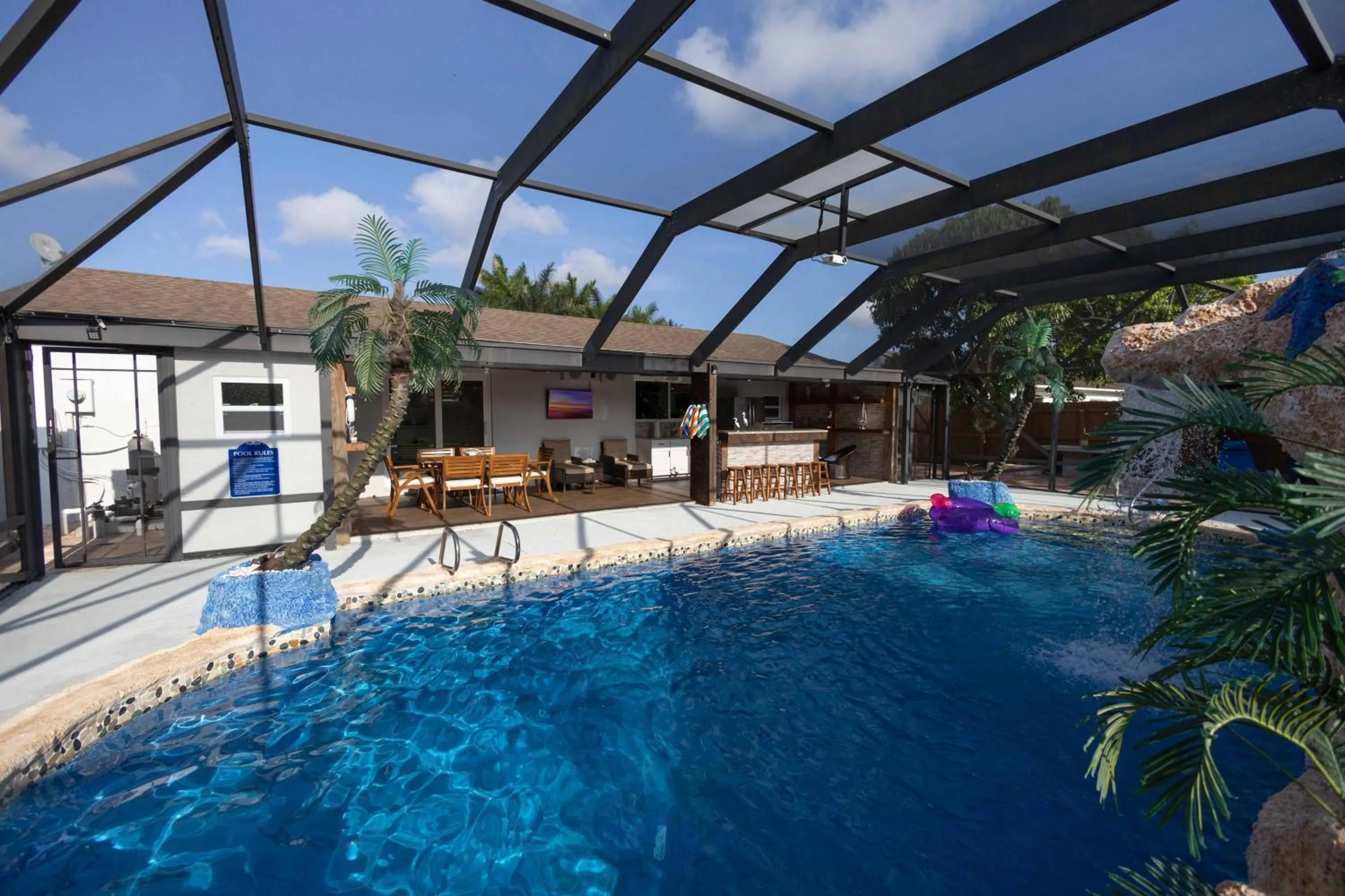 Fantasy Resort OMG PoolWaterfall outdoorKitchn Gym