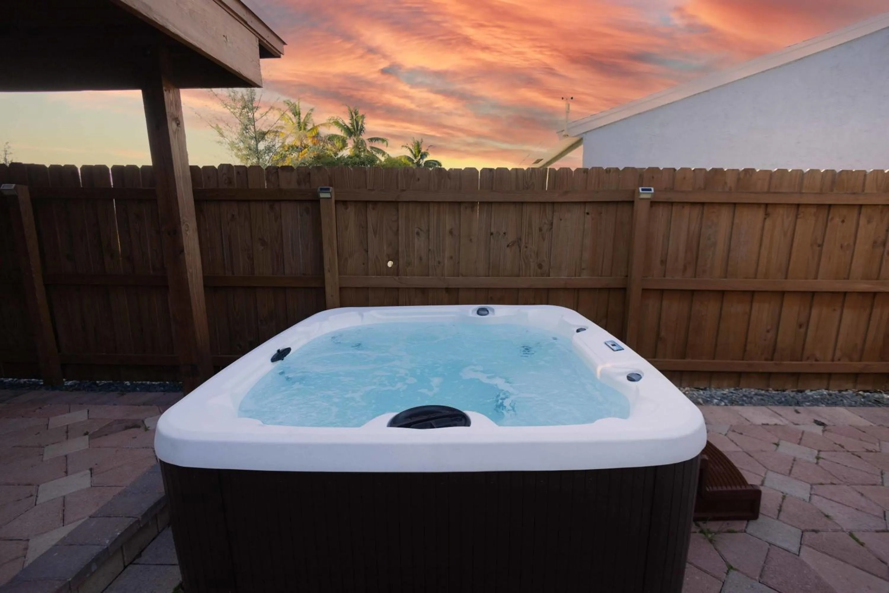 Fantasy Resort OMG PoolWaterfall outdoorKitchn Gym