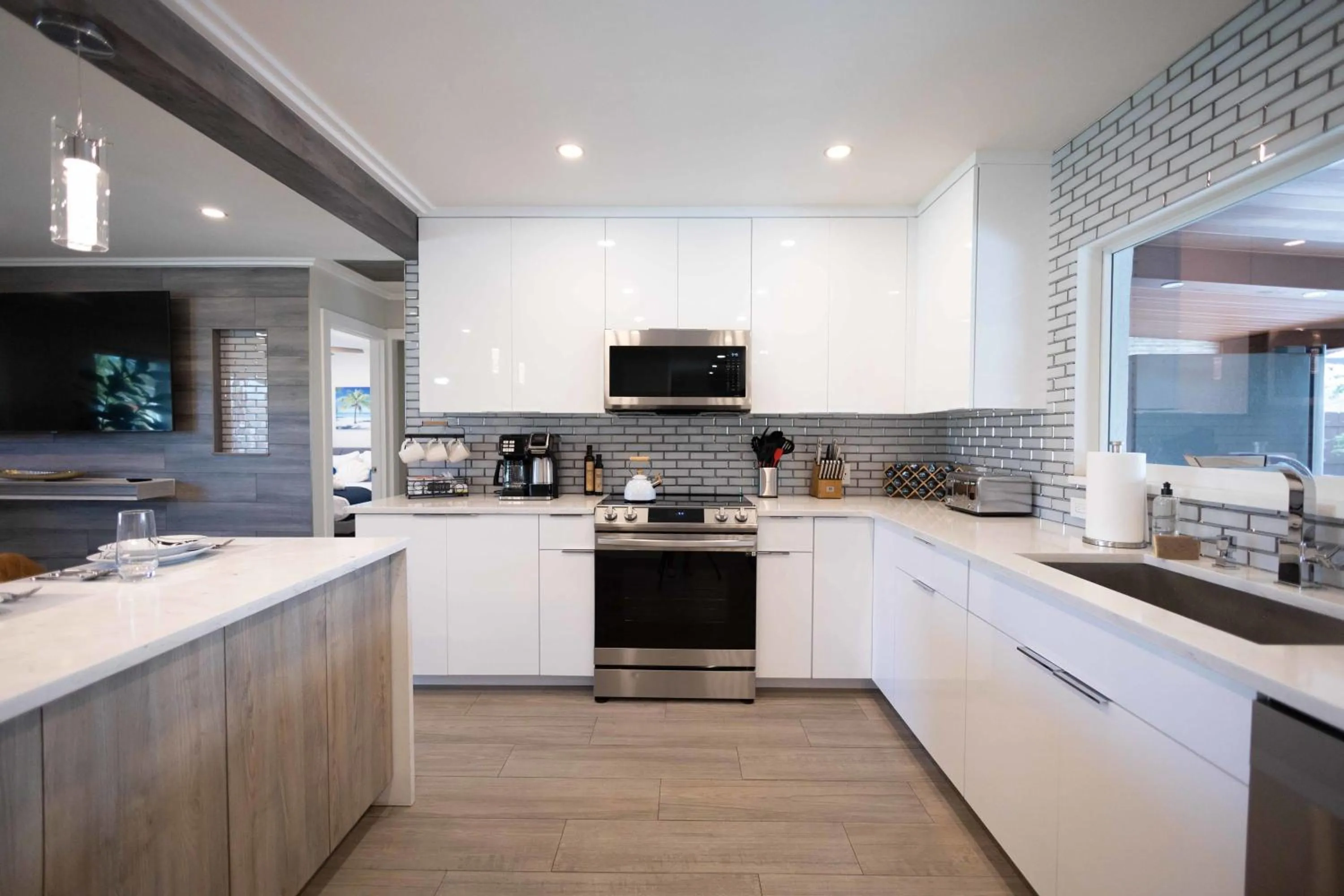 Fantasy Resort OMG PoolWaterfall outdoorKitchn Gym