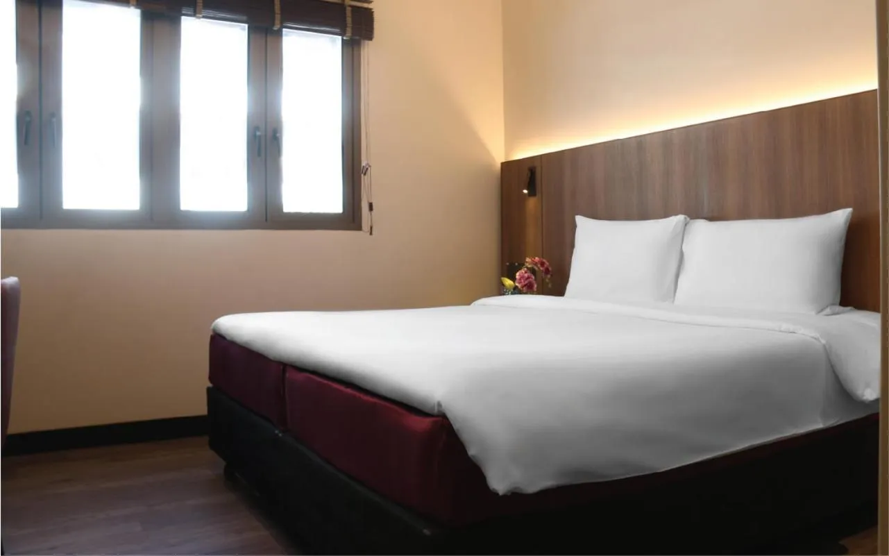 Tyrwhitt Deluxe Room in Aqueen Prestige Hotel Lavender