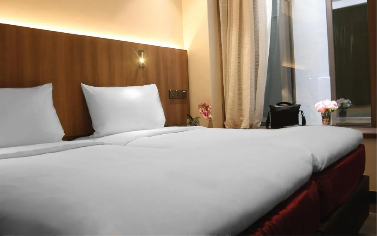 Tyrwhitt Superior Room in Aqueen Prestige Hotel Lavender