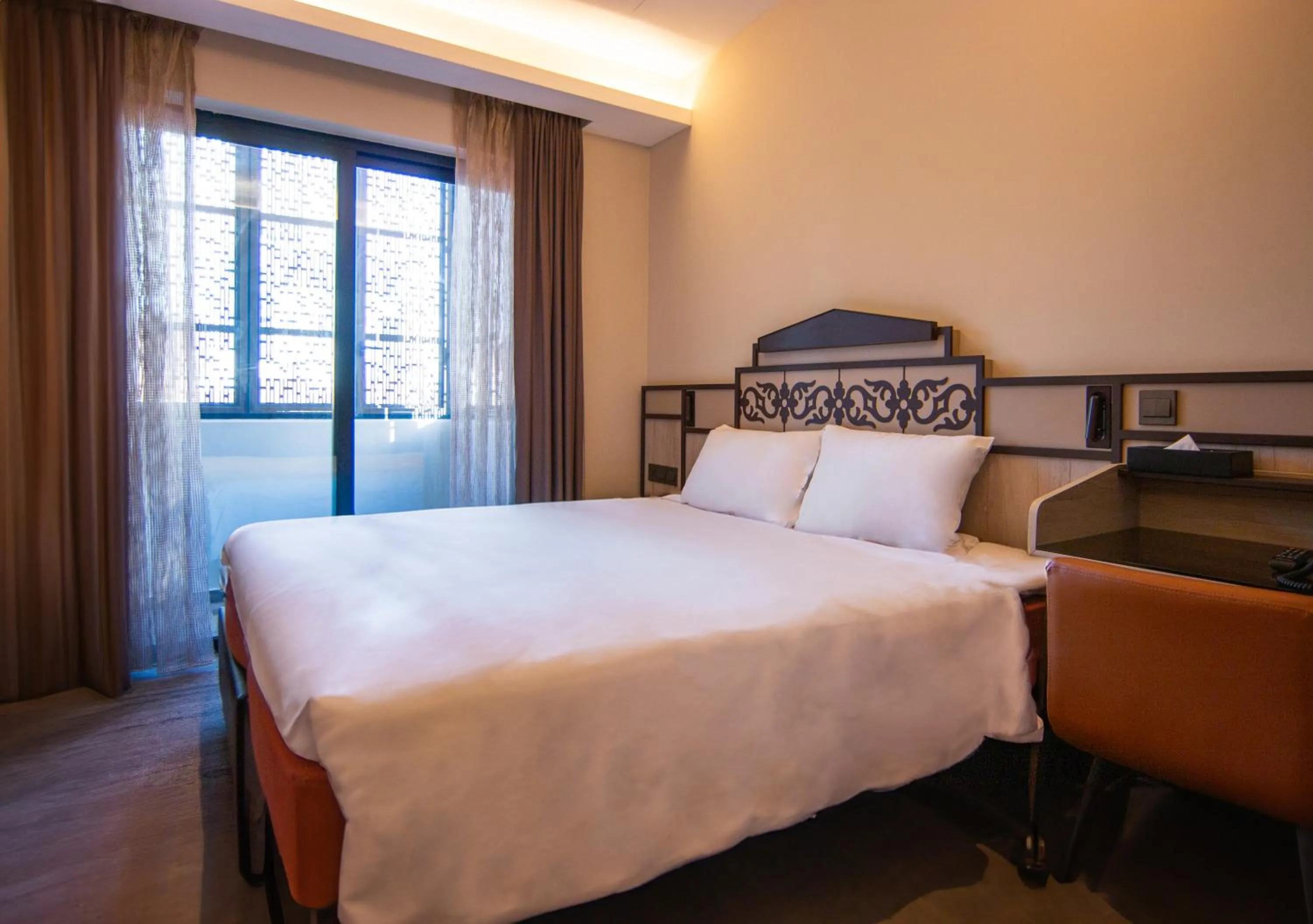 Bedroom, Bed in Aqueen Prestige Hotel Lavender