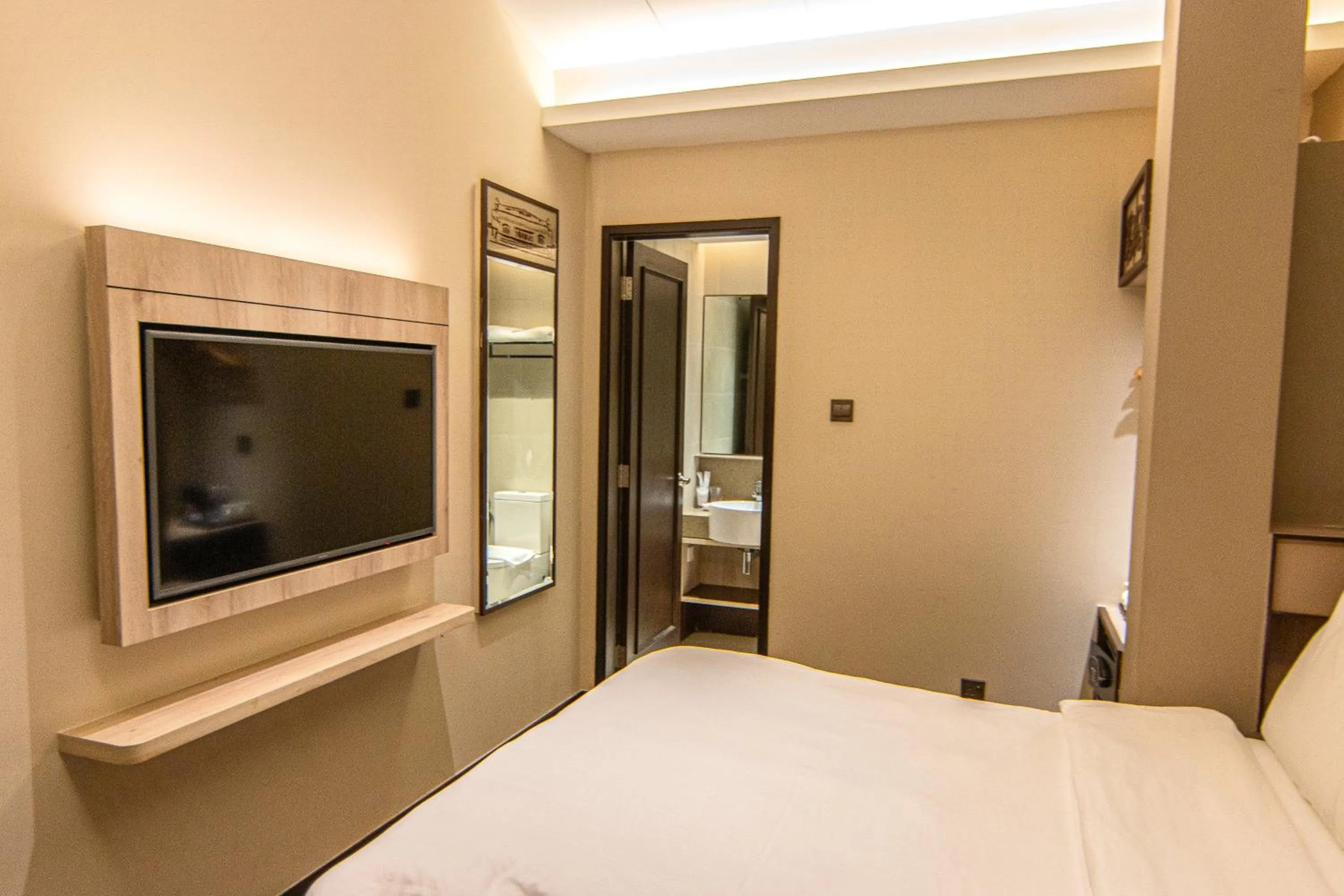 Bedroom, Bed in Aqueen Prestige Hotel Lavender