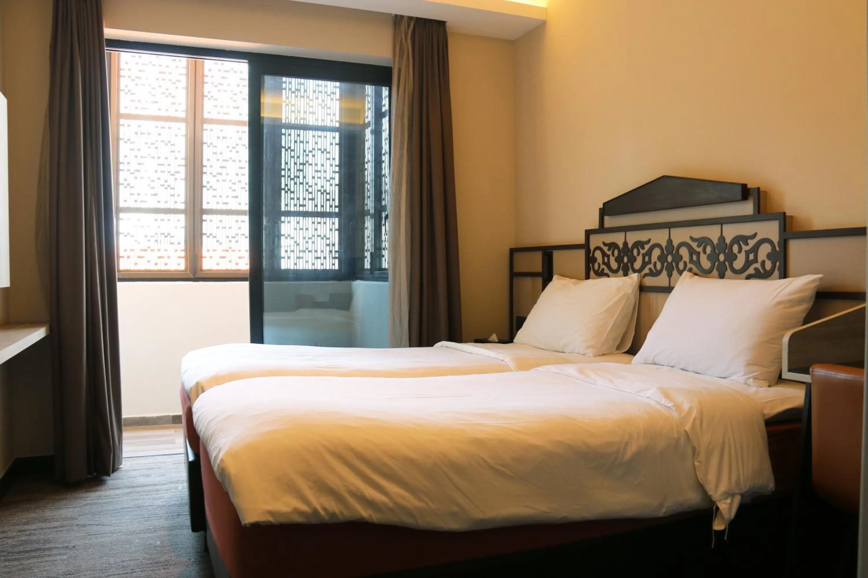 Bedroom, Bed in Aqueen Prestige Hotel Lavender