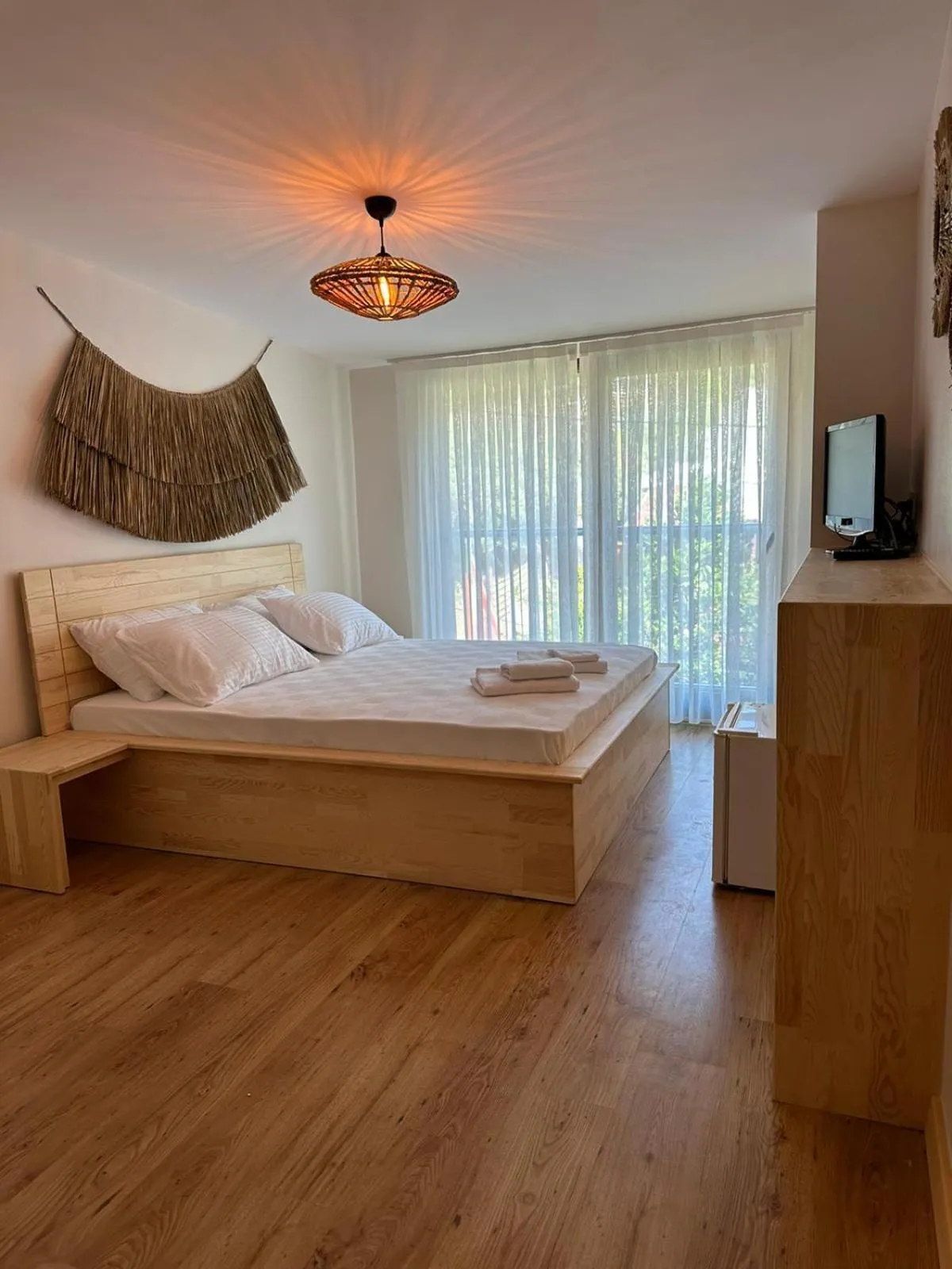 Photo of the whole room, Bed in The Roof Ada