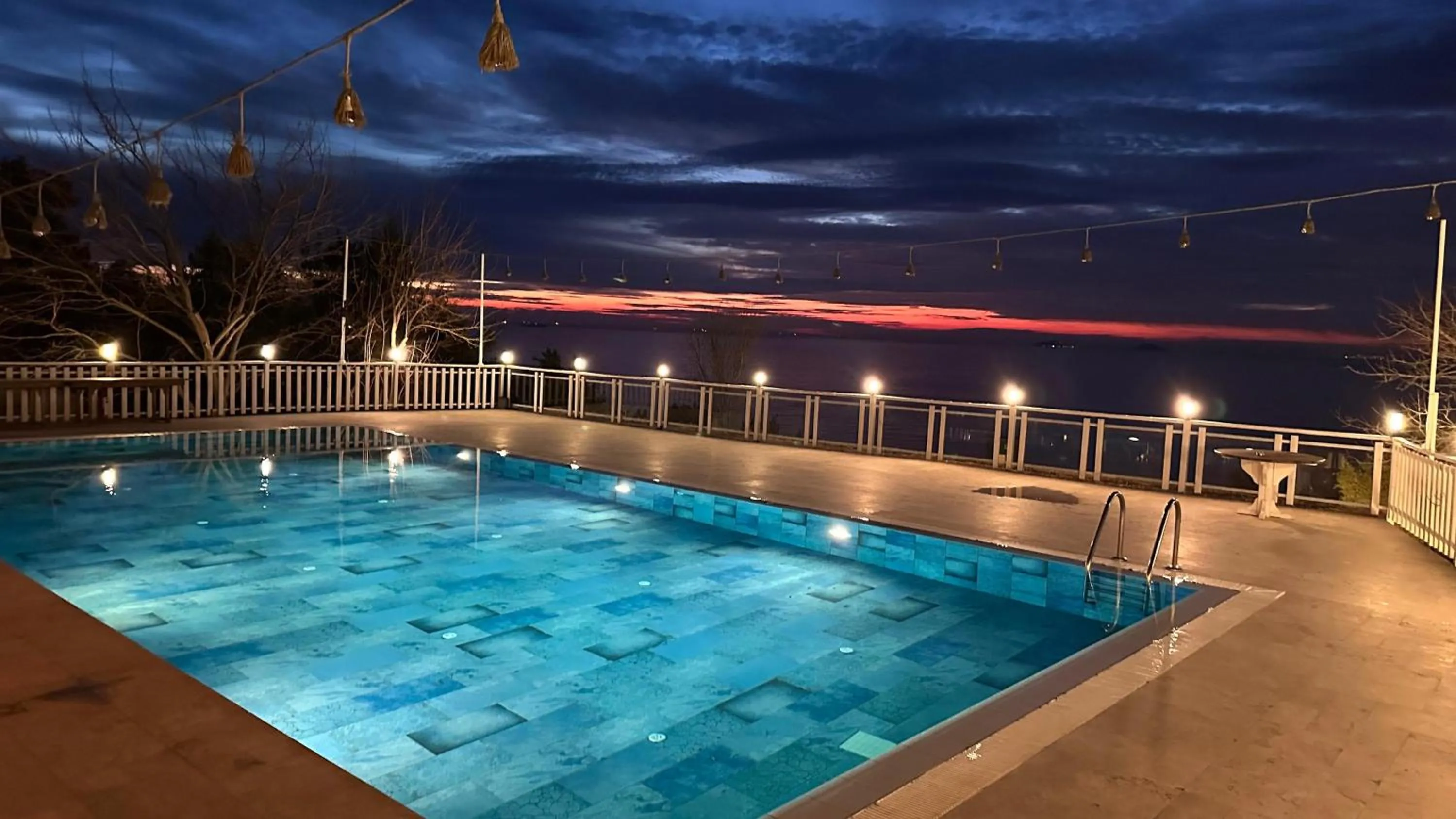 Night in The Roof Ada