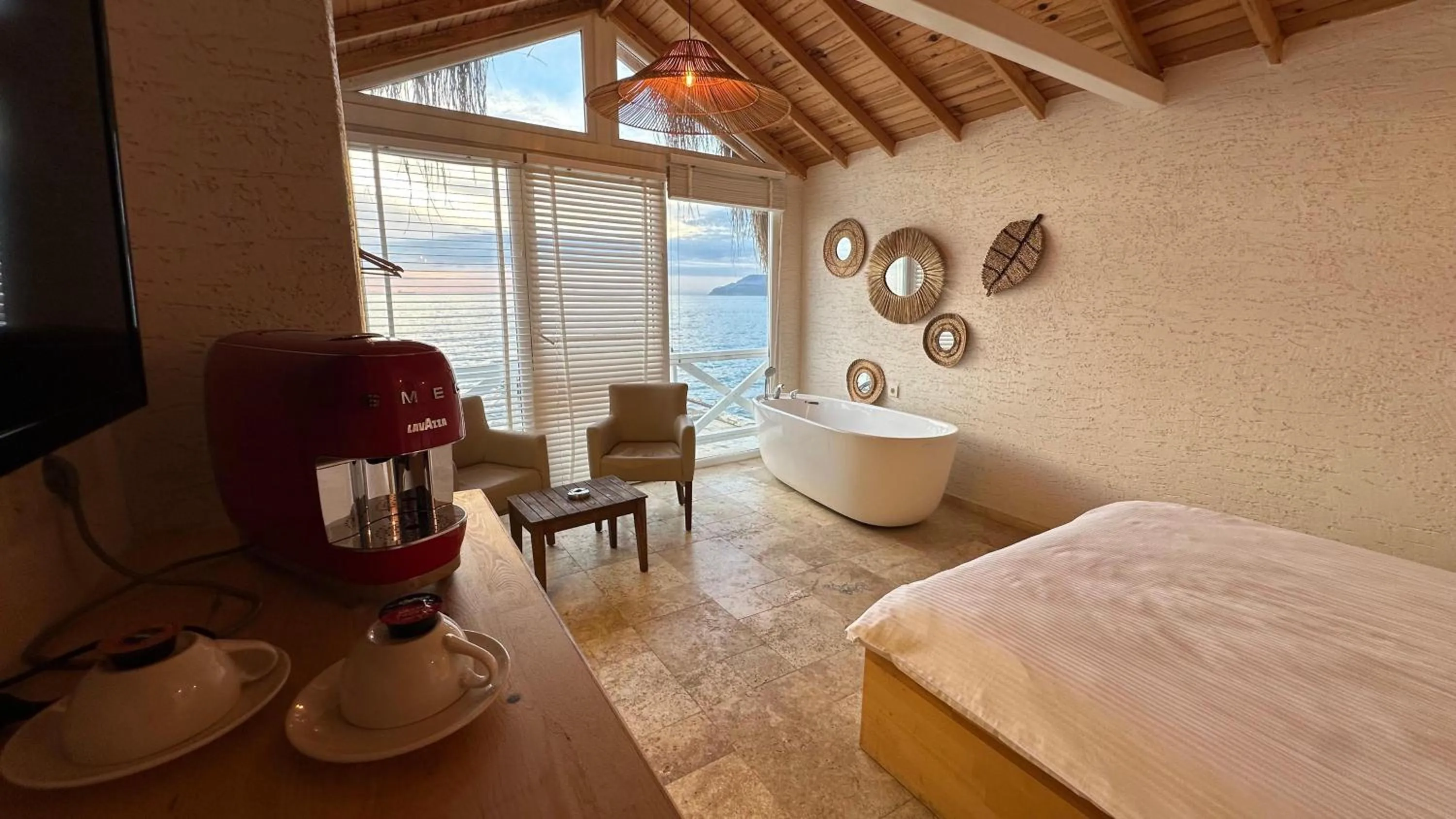 Photo of the whole room, Bed in The Roof Ada