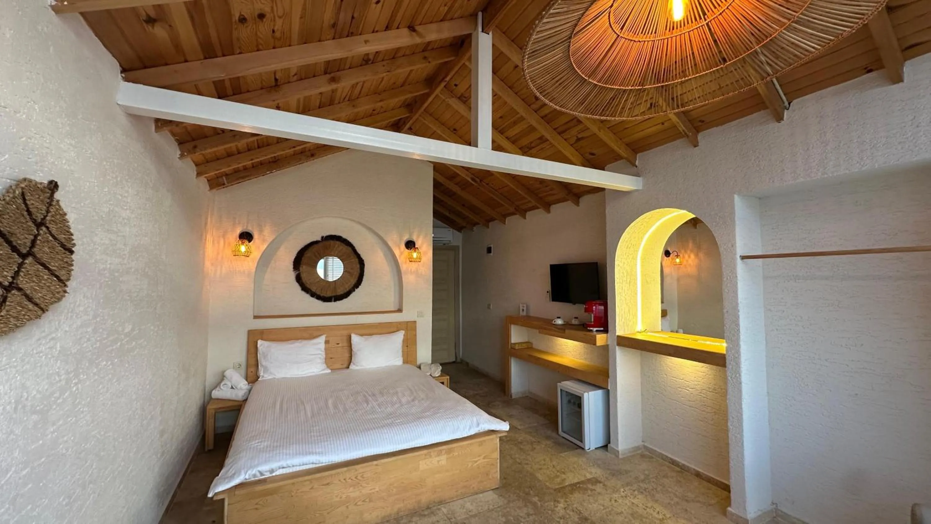 Photo of the whole room, Bed in The Roof Ada