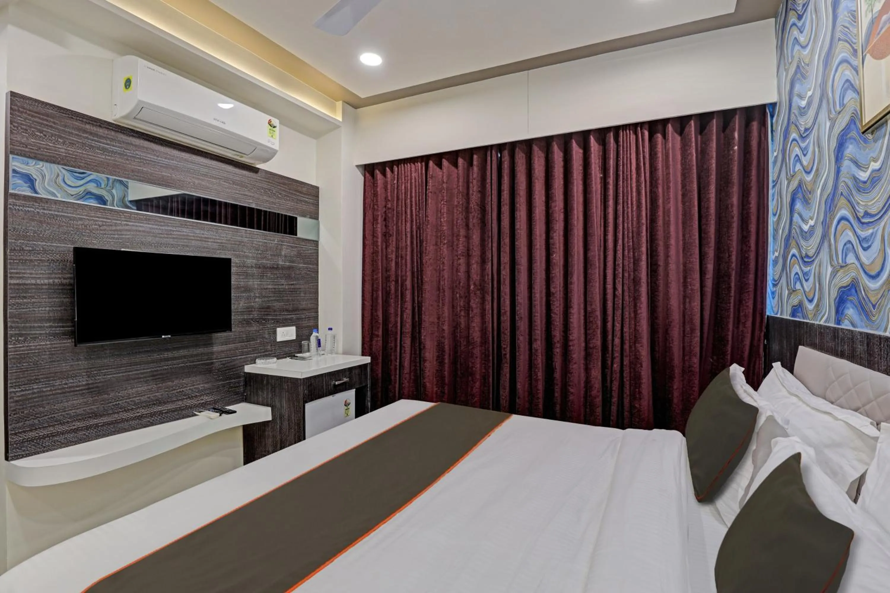 Bedroom, Bed in Collection O Alpha One