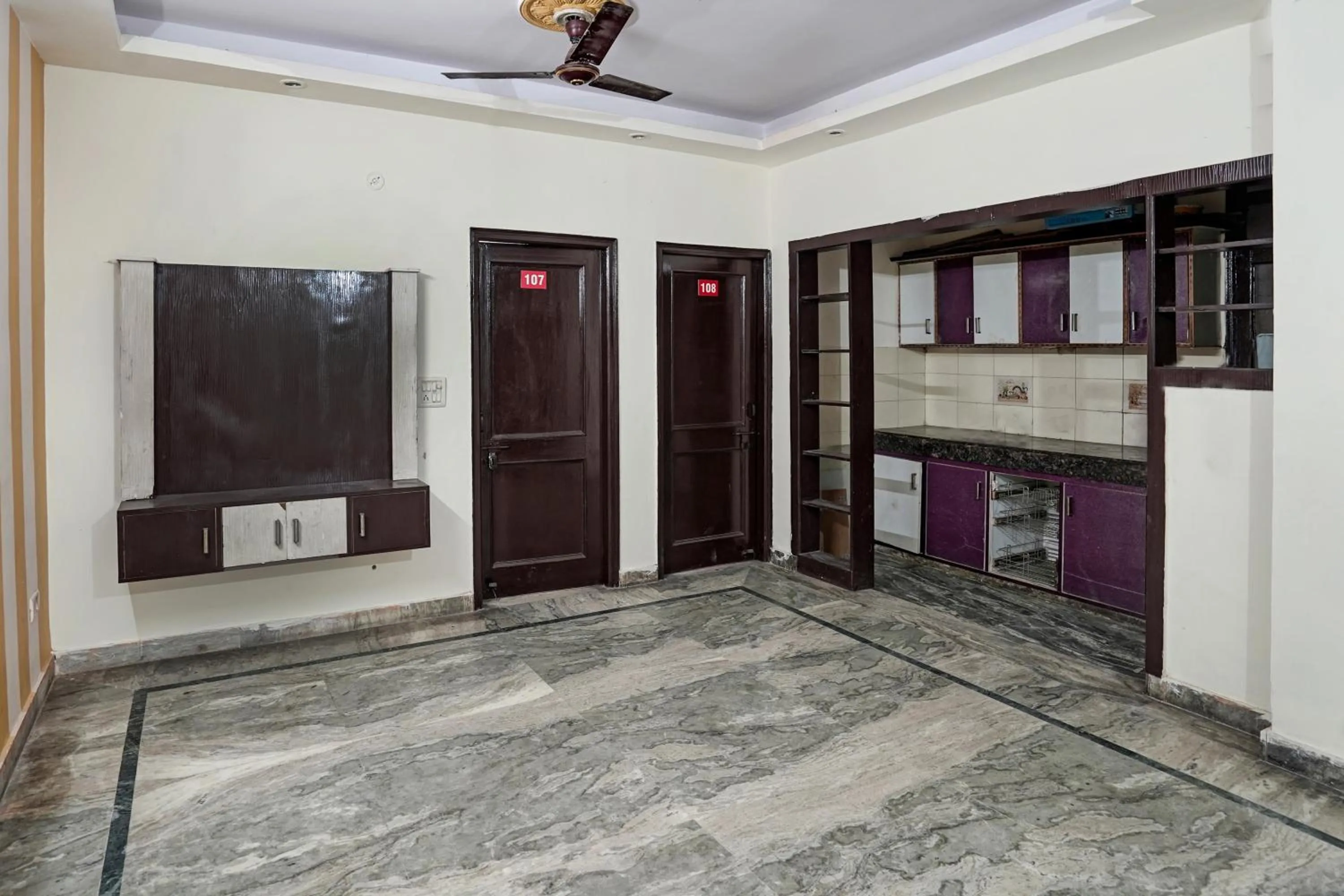 Lobby or reception in Super Hotel O Khanna Hotel near shakti khand III Indirapuram