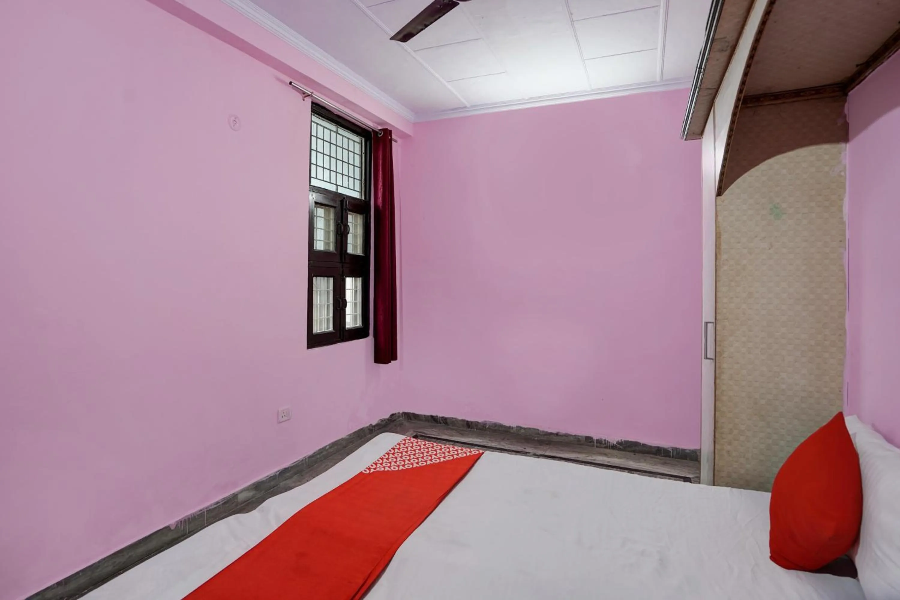 Bedroom, Bed in Super Hotel O Khanna Hotel near shakti khand III Indirapuram
