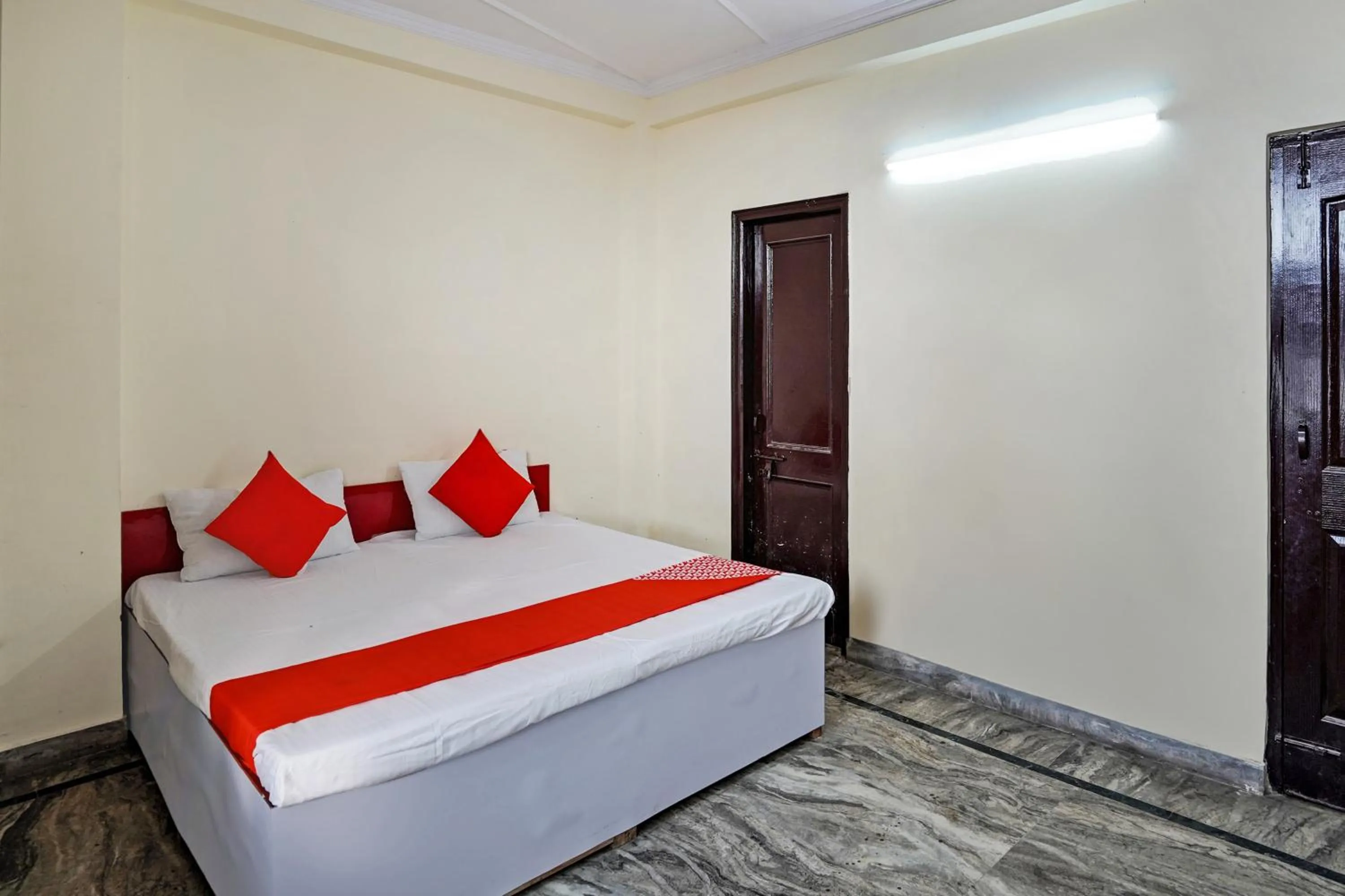 Bedroom, Bed in Super Hotel O Khanna Hotel near shakti khand III Indirapuram