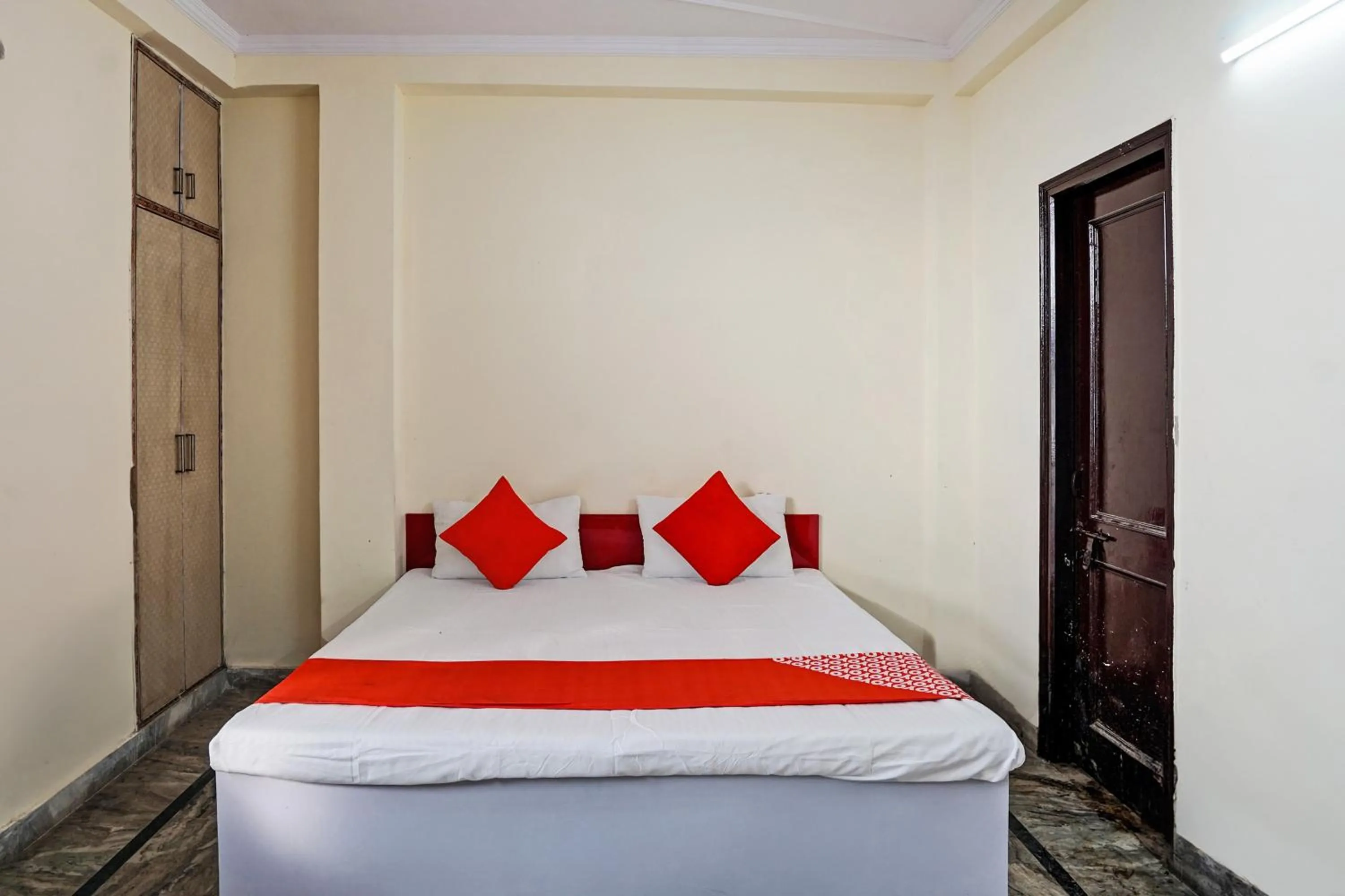 Facade/entrance, Bed in Super Hotel O Khanna Hotel near shakti khand III Indirapuram