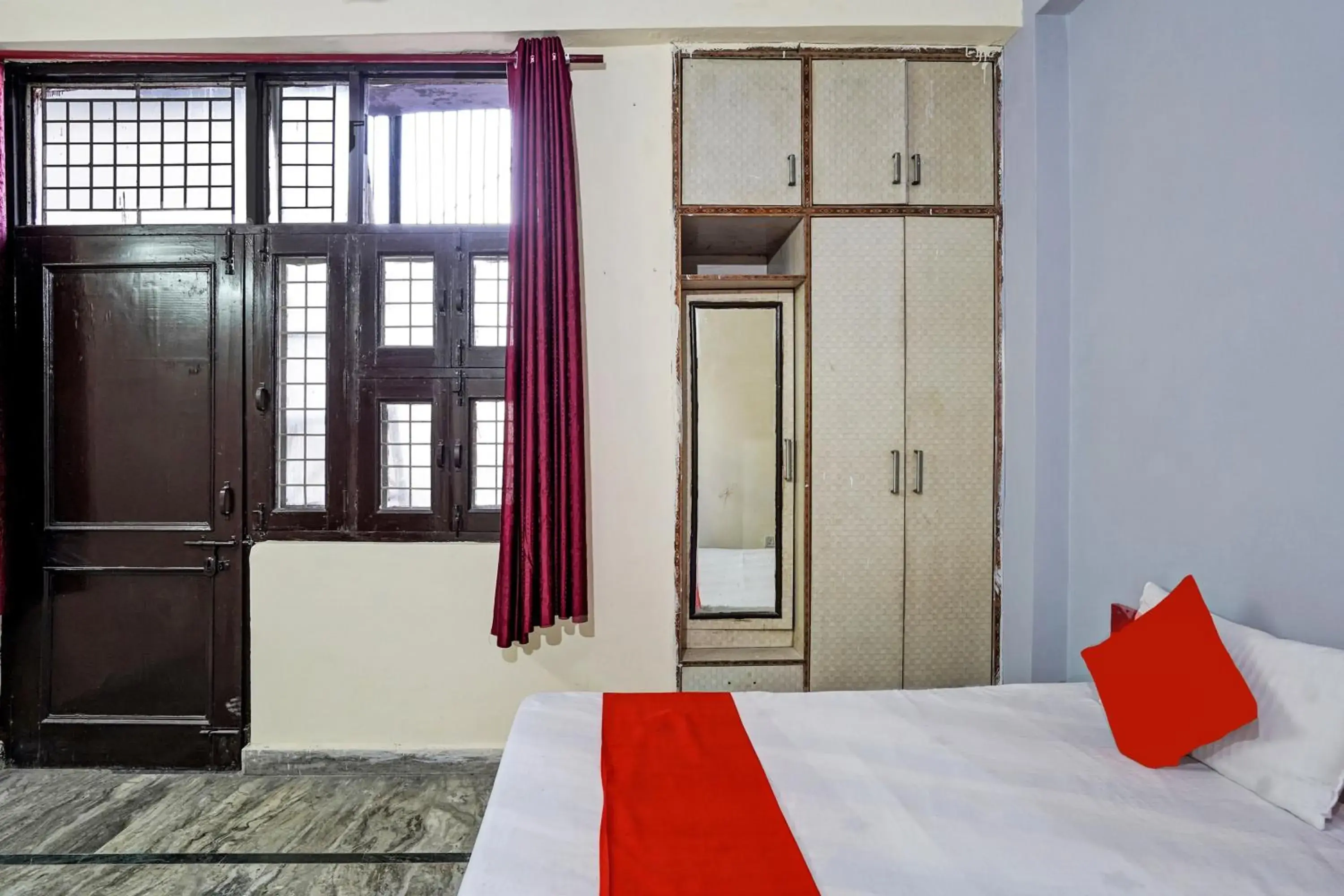 Classic Triple Room - single occupancy in Super Hotel O Khanna Hotel near shakti khand III Indirapuram Classic Triple Room - single occupancy in Super Hotel O Khanna Hotel near shakti khand III Indirapuram