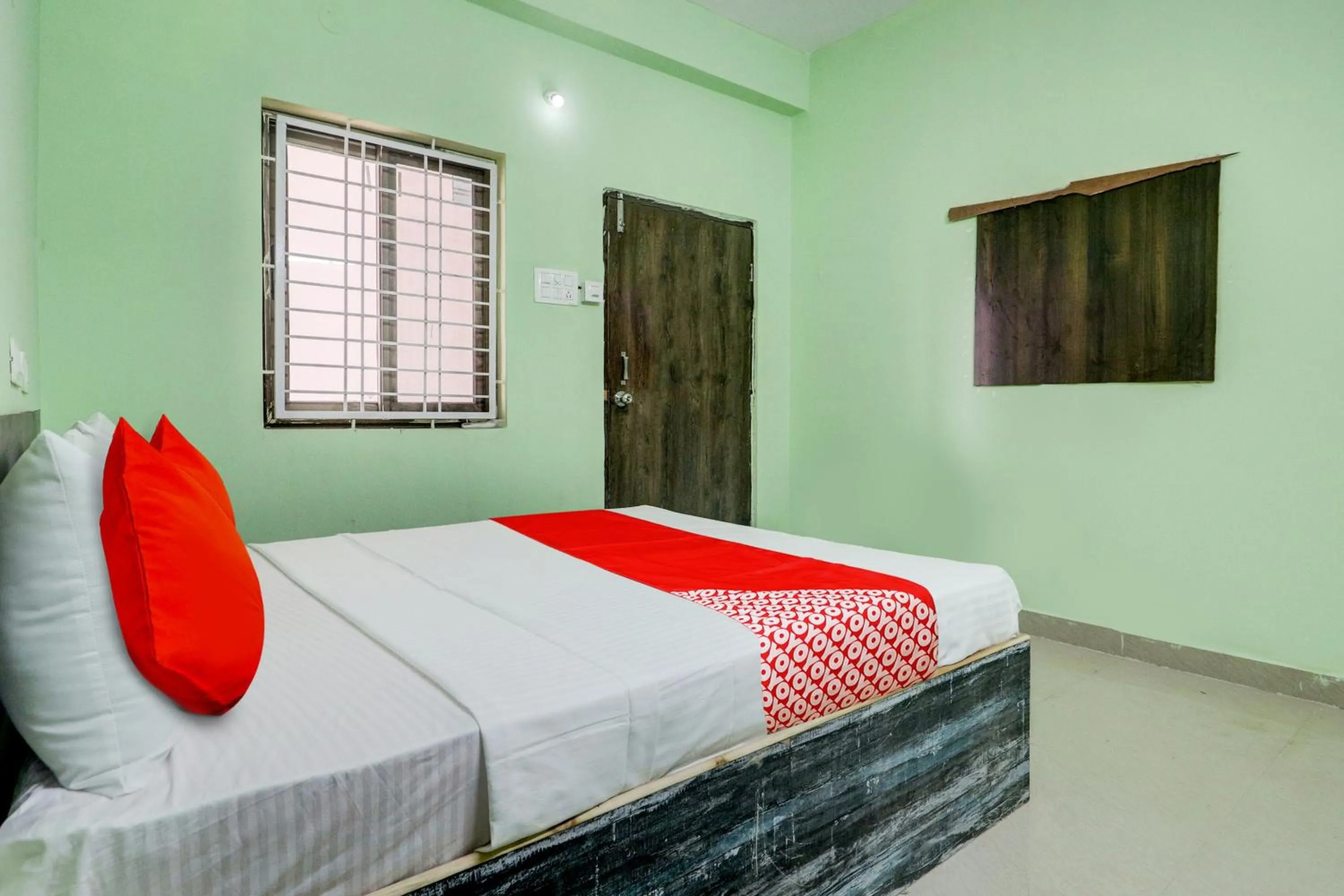 Bedroom, Bed in Hotel O V Darshini