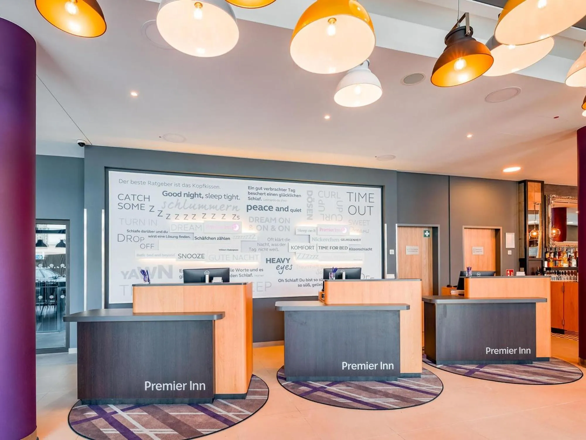 Lobby or reception in Premier Inn Mannheim City Centre