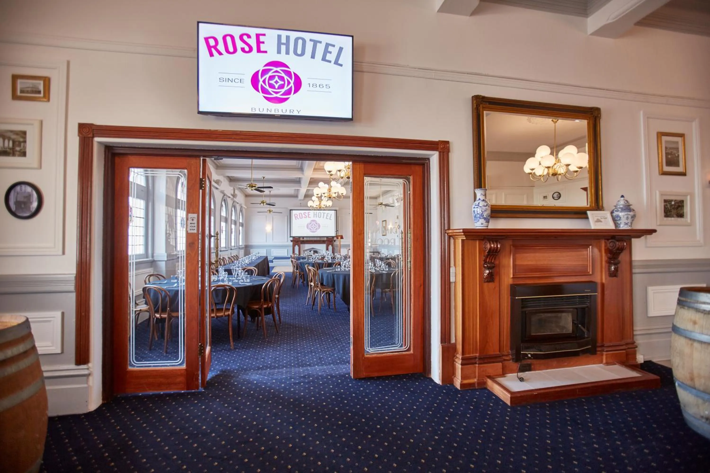On-site shops in The Rose Hotel & Motel