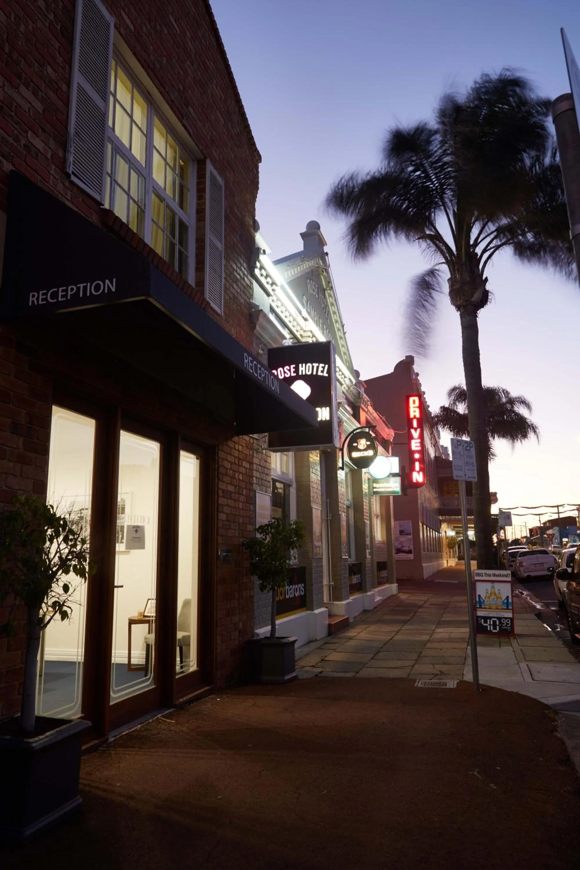 Lobby or reception in The Rose Hotel & Motel